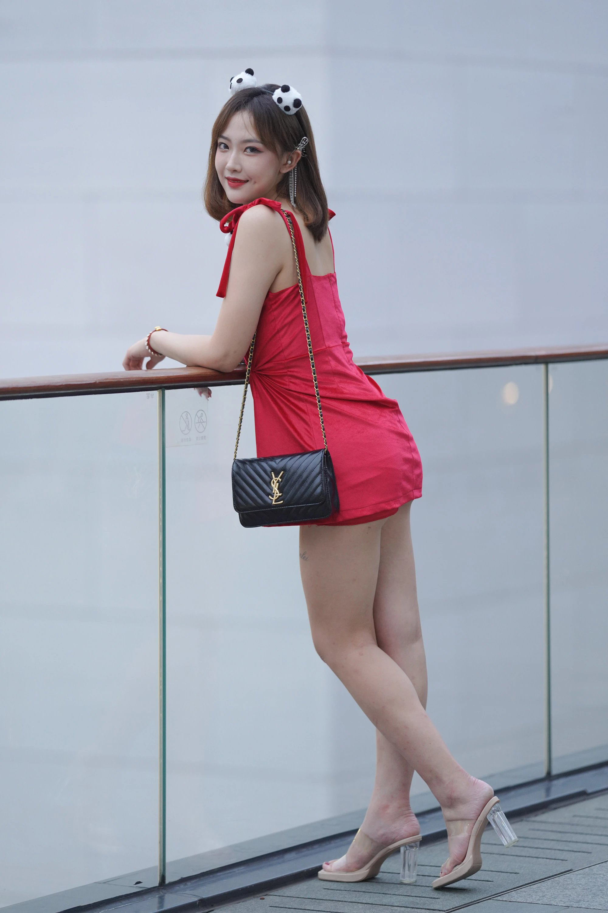  魔镜街拍,裙装,熟女,街拍,写真套图,鱼鱼足影