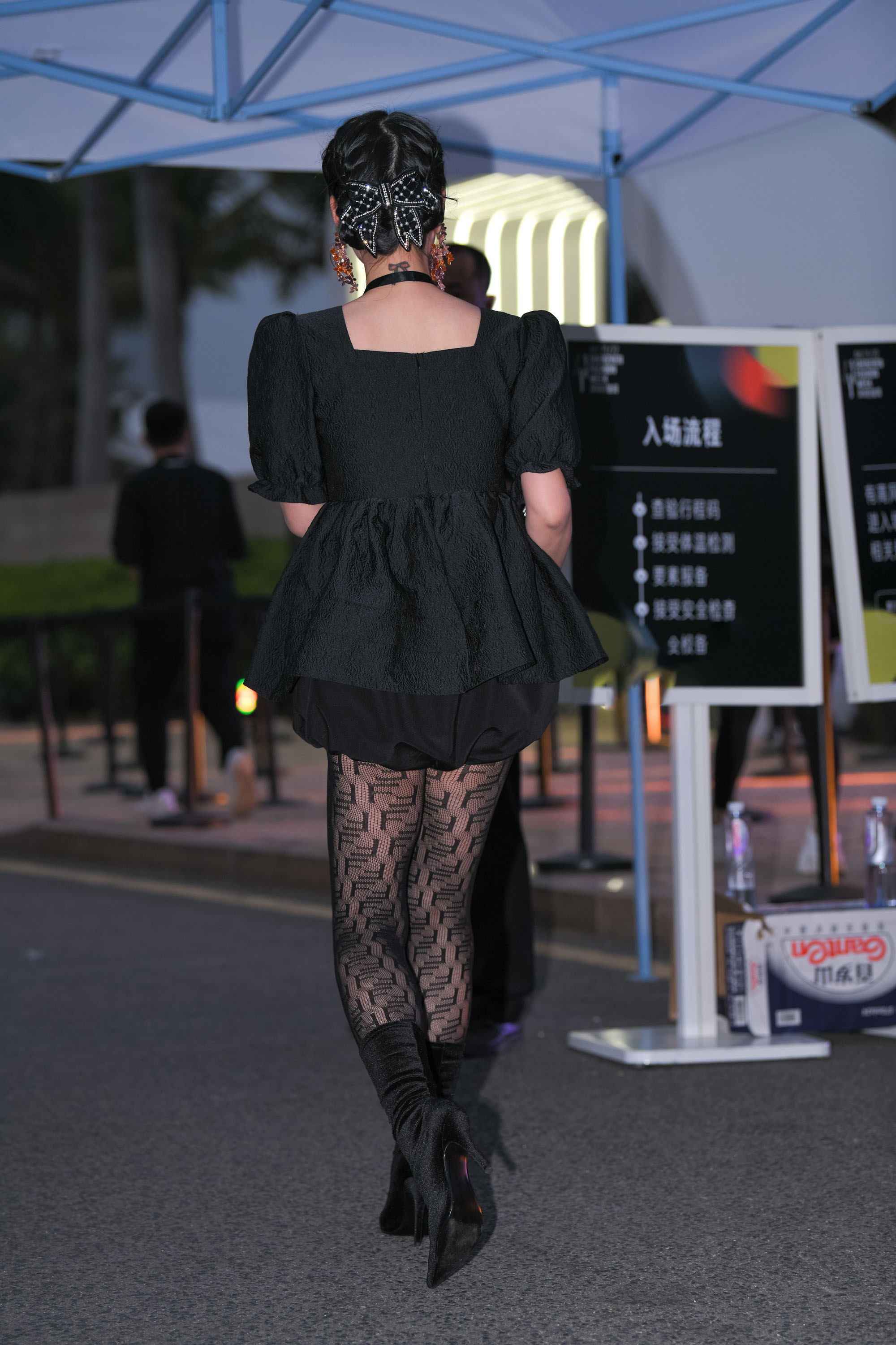 街拍鸭,魔镜街拍,街拍第一站,写真套图,街拍美女,街拍图片,街拍视频,街拍VIP,免费街拍