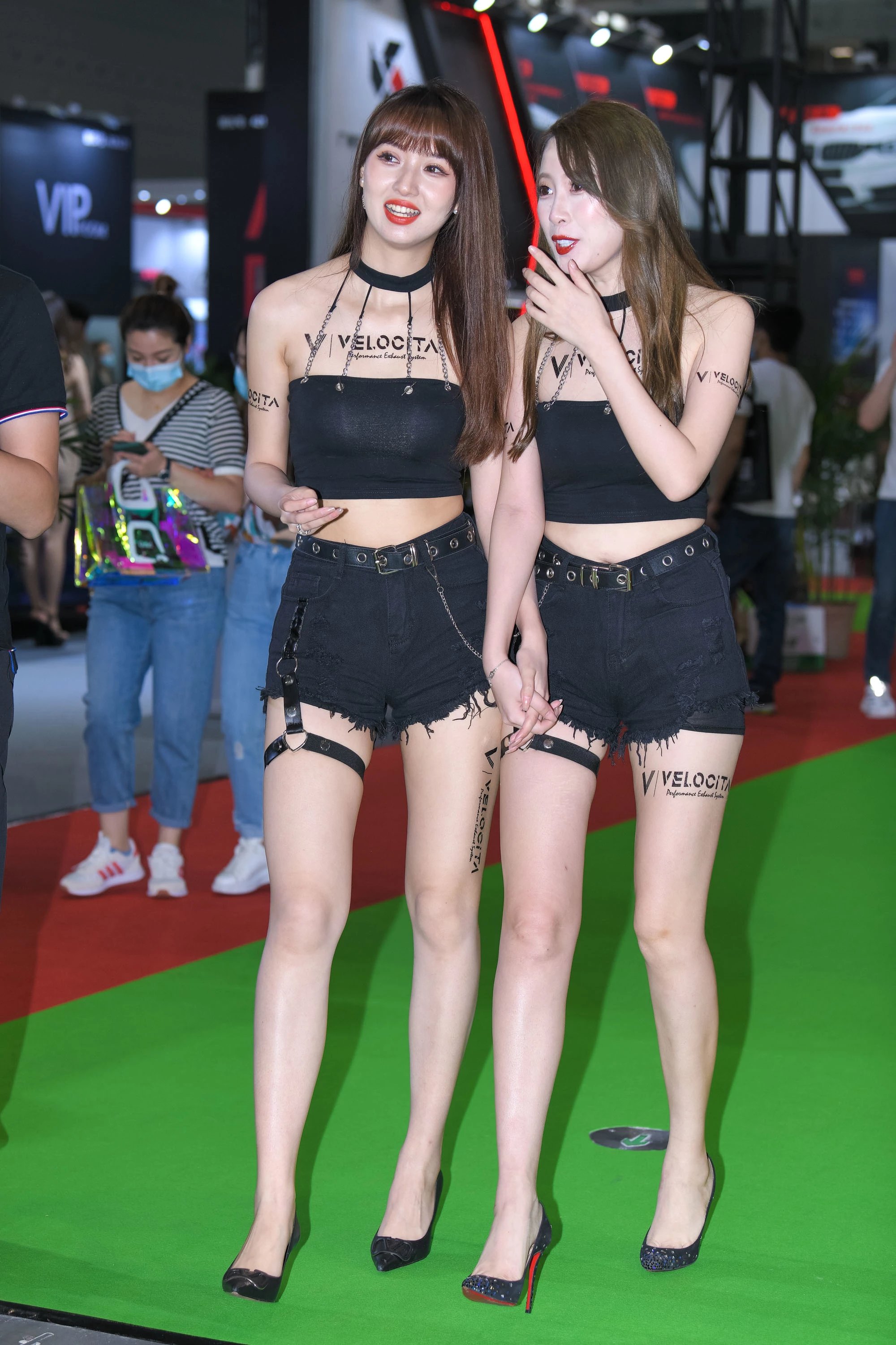  魔镜街拍,热裤,少妇,街拍,写真套图,念雪ww