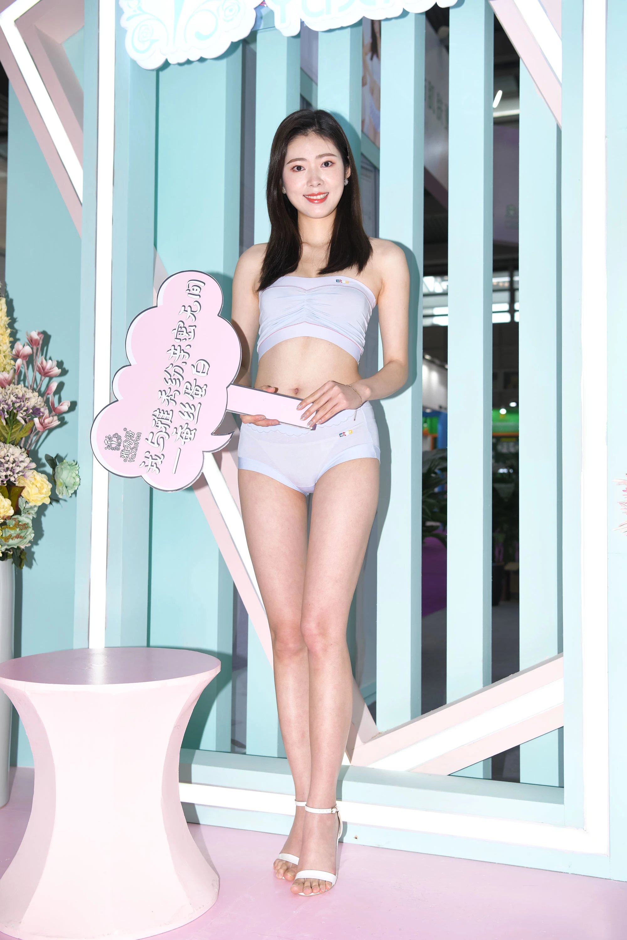  魔镜街拍,展会,小姐姐,街拍,写真套图,IESS异思趣向