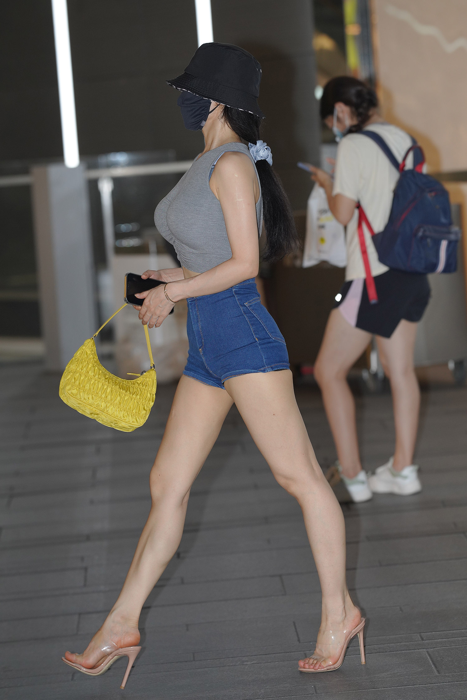 nini 魔镜街拍,热裤,人妻,街拍,写真套图,喵喵的喵吖