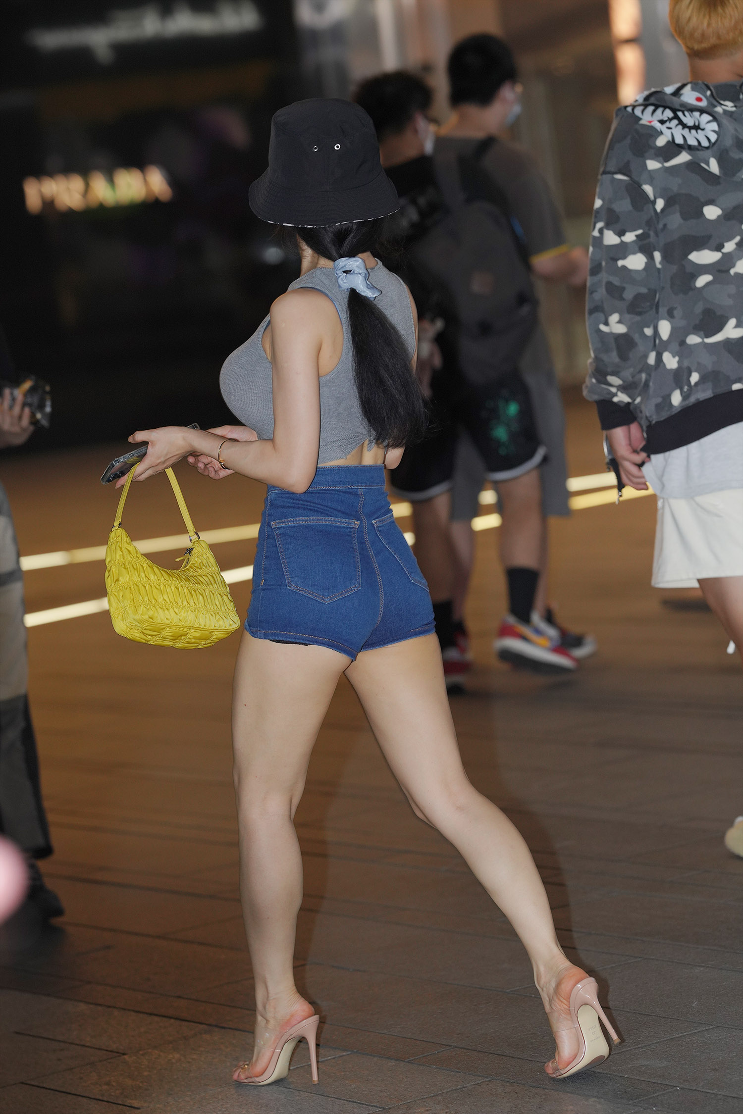 nini 魔镜街拍,热裤,熟女,街拍,写真套图,踏青公园系列