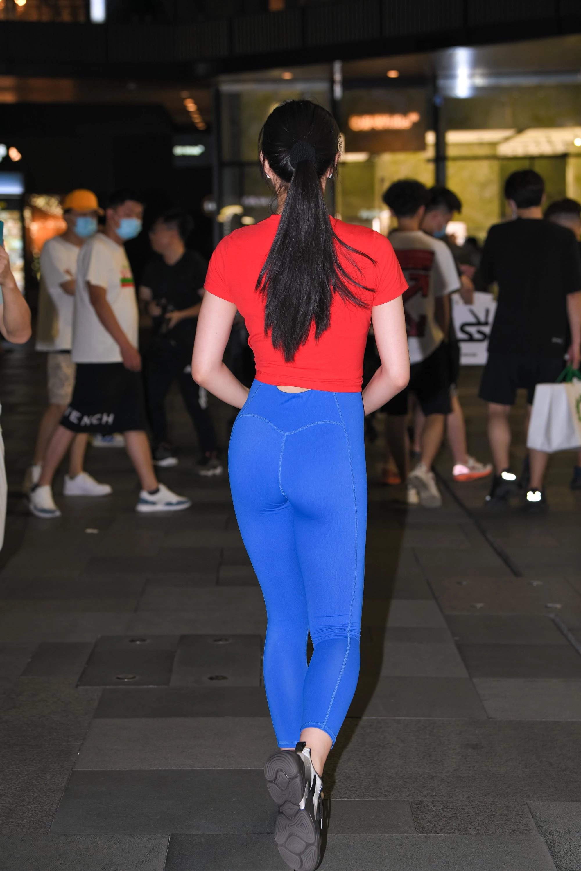  魔镜街拍,紧身裤,小姐姐,街拍,写真套图,LICCL丽绮映像