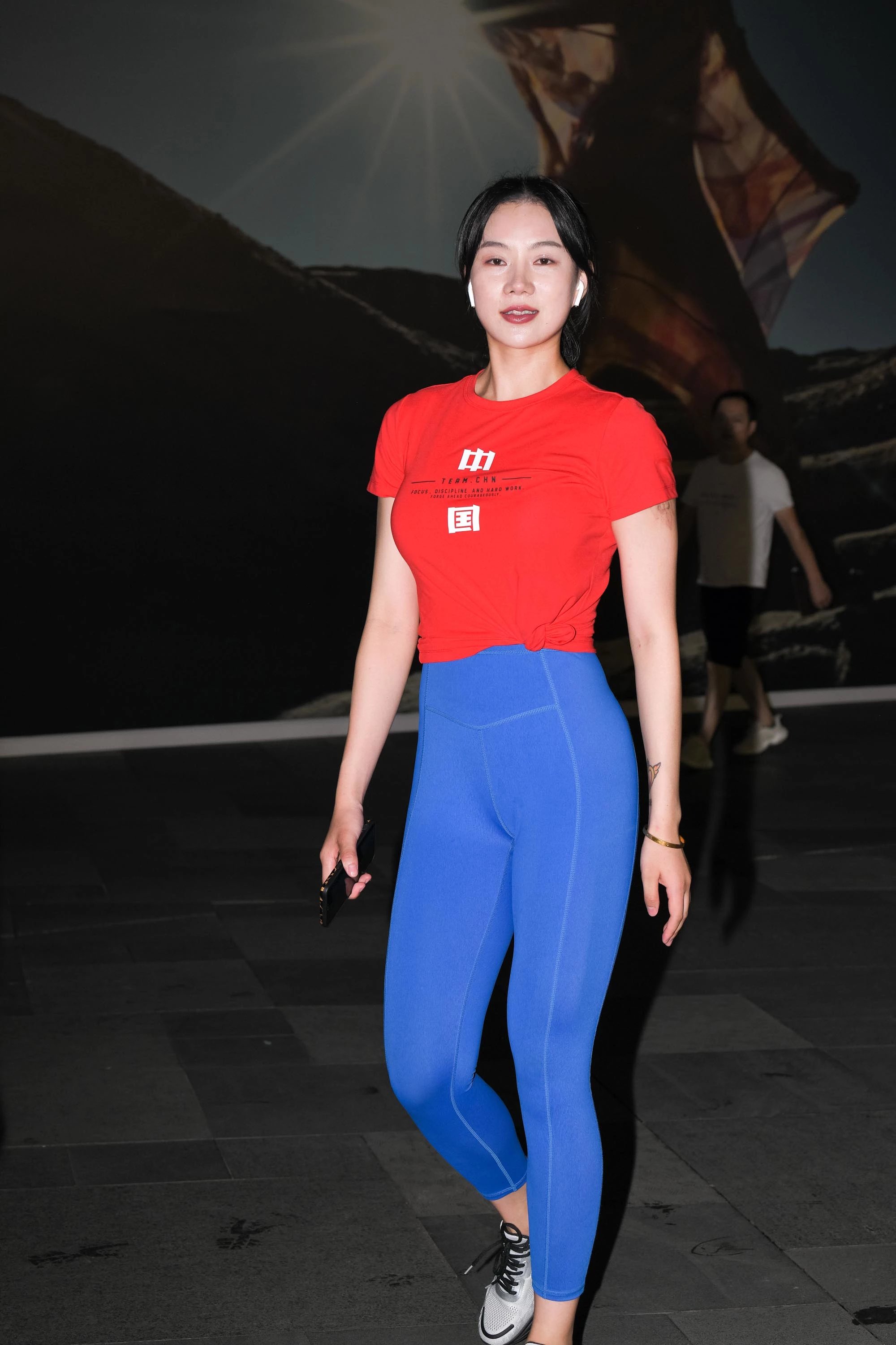  魔镜街拍,紧身裤,美女,街拍,写真套图,YALAYI雅拉伊