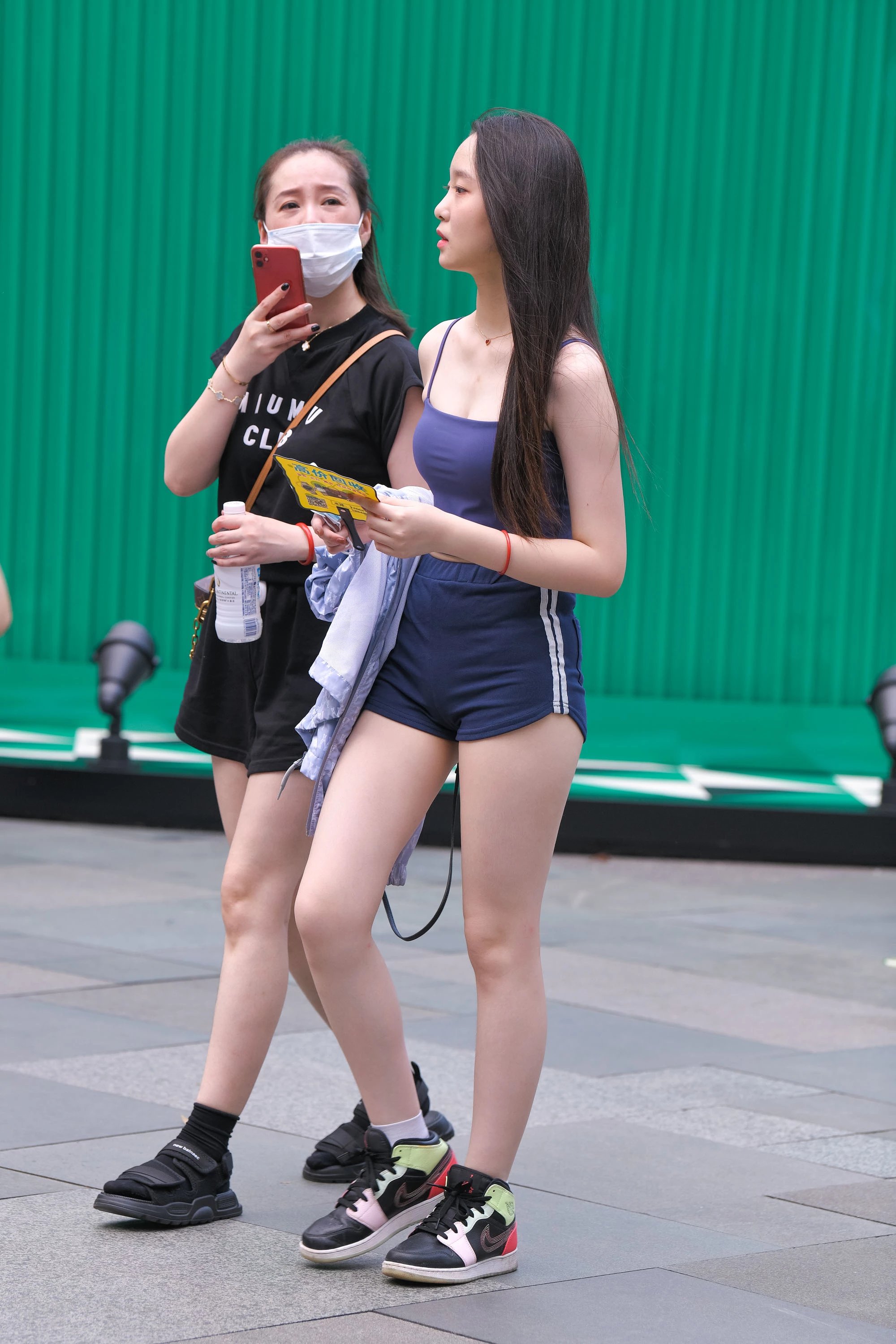  街拍鸭,魔镜街拍,,人妻,街拍,写真套图,花柒Hana