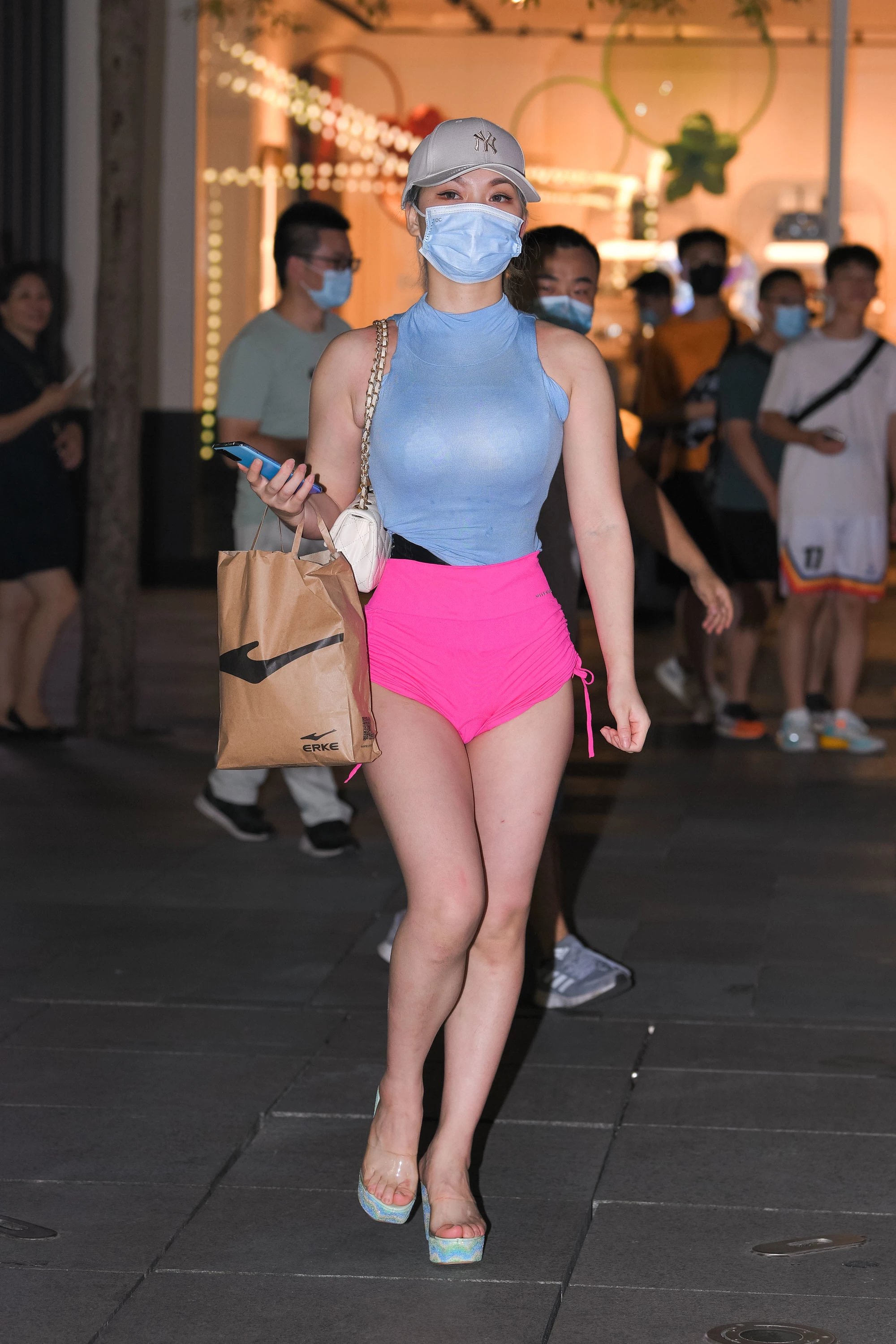  街拍鸭,魔镜街拍,紧身裤,熟女,街拍,写真套图,是依酱呀