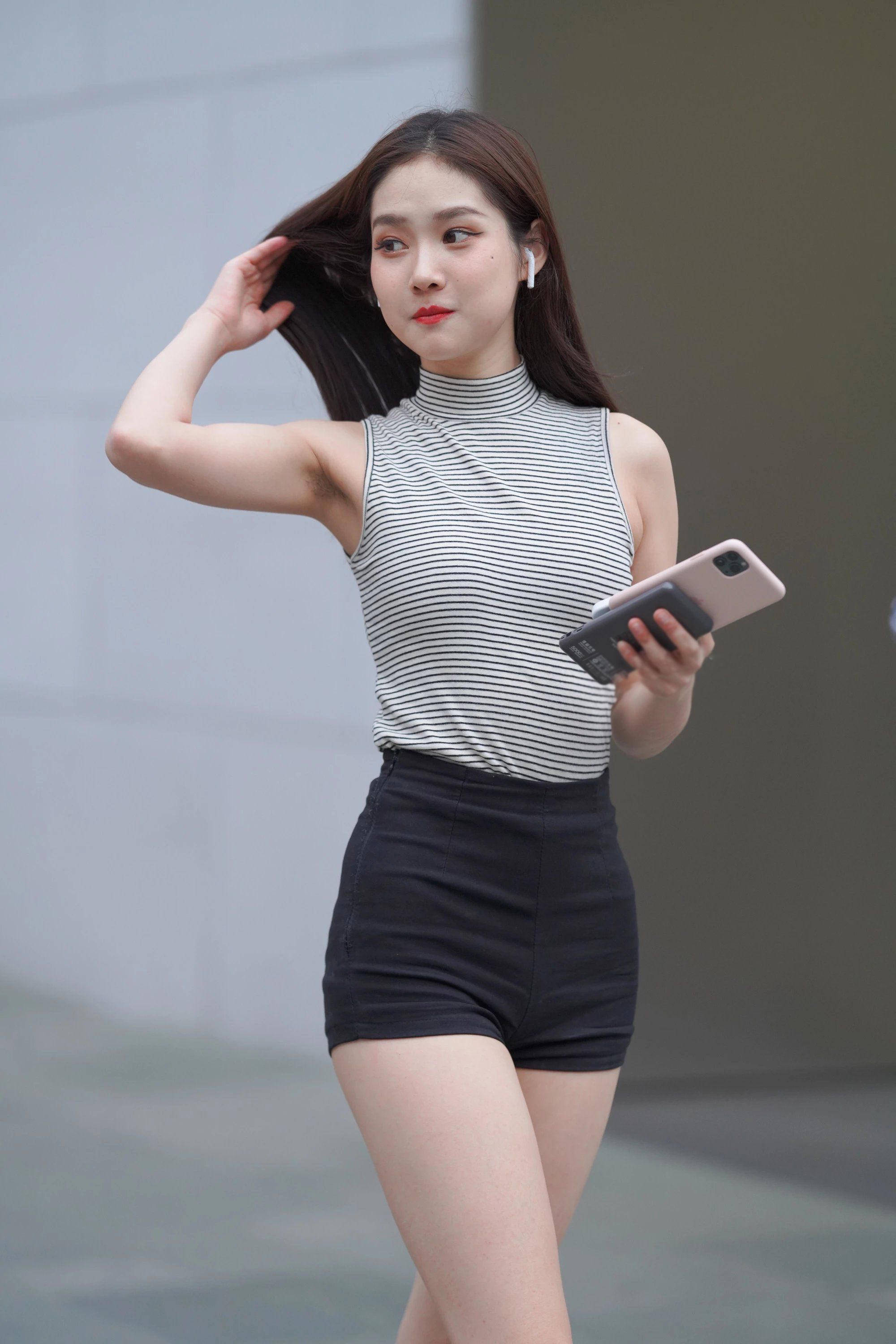 【J4732】热裤美眉活泼可爱（附赠视频）