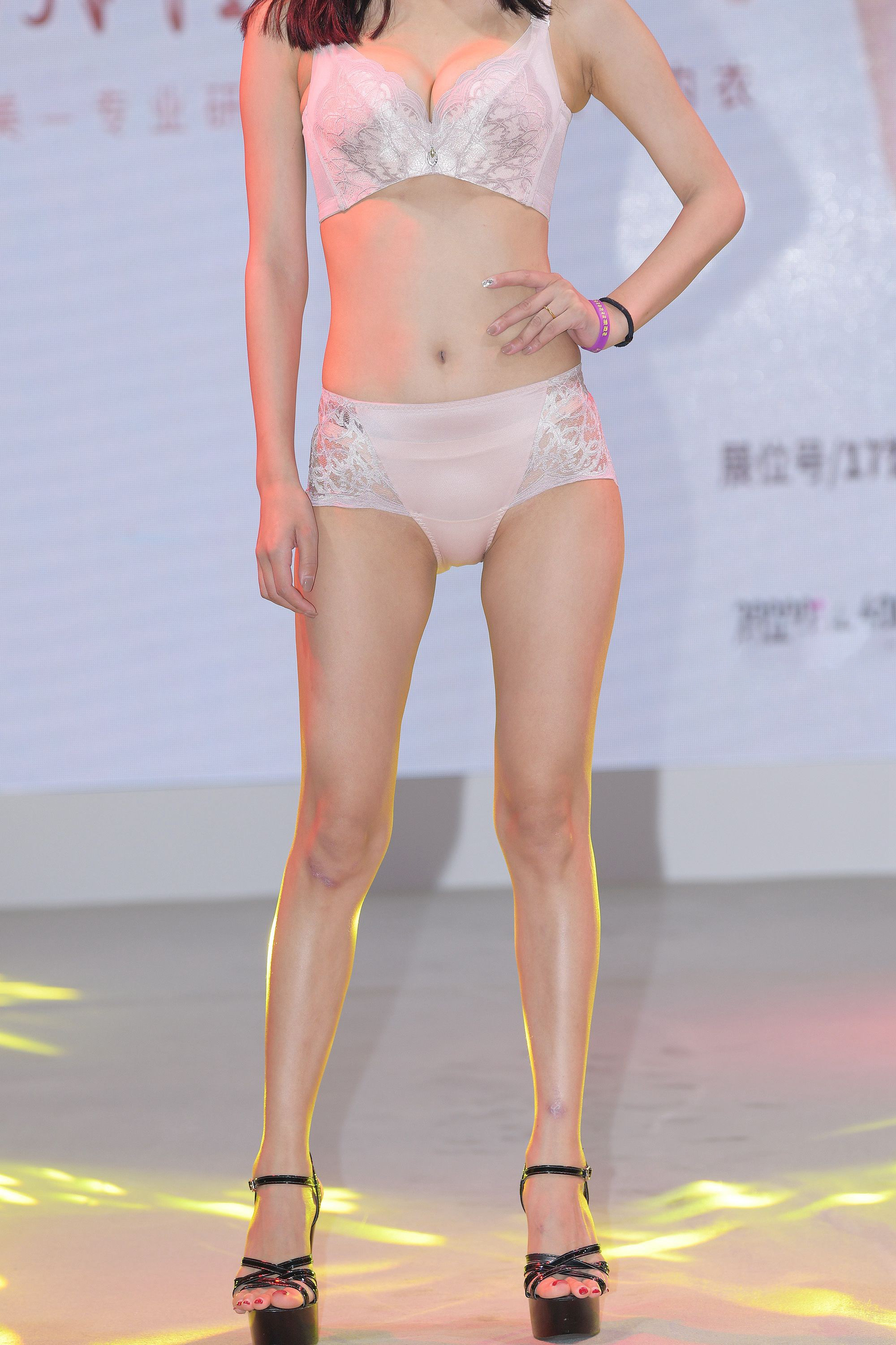  魔镜街拍,展会,美女,街拍,写真套图,学妹校园短丝