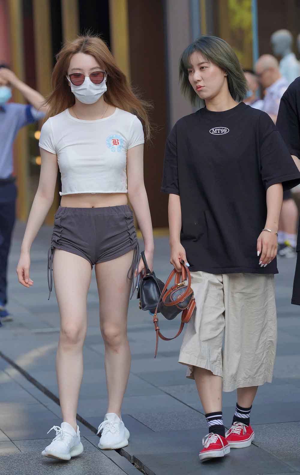 【J4706】白白净净的热裤女孩-绝色天籁