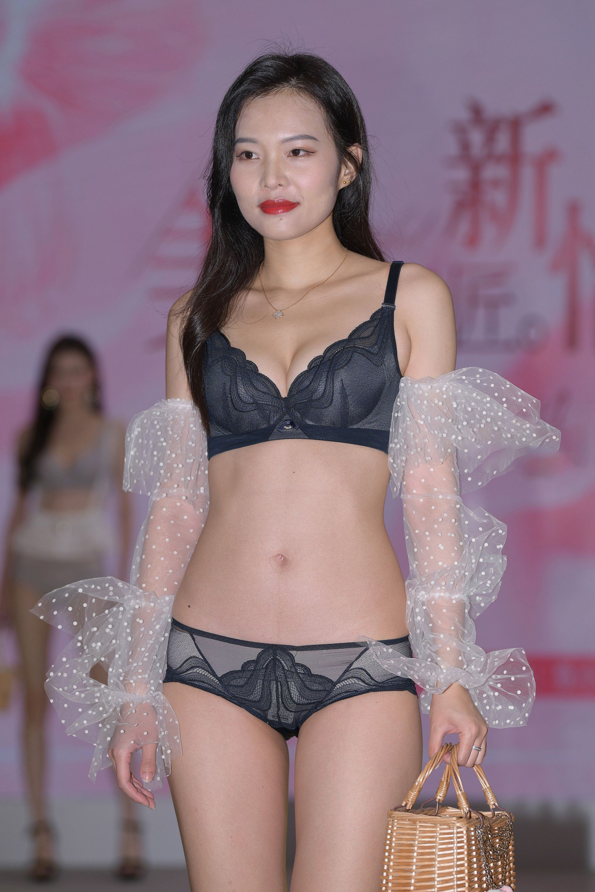  魔镜街拍,展会,熟女,街拍,写真套图,G44不会受伤