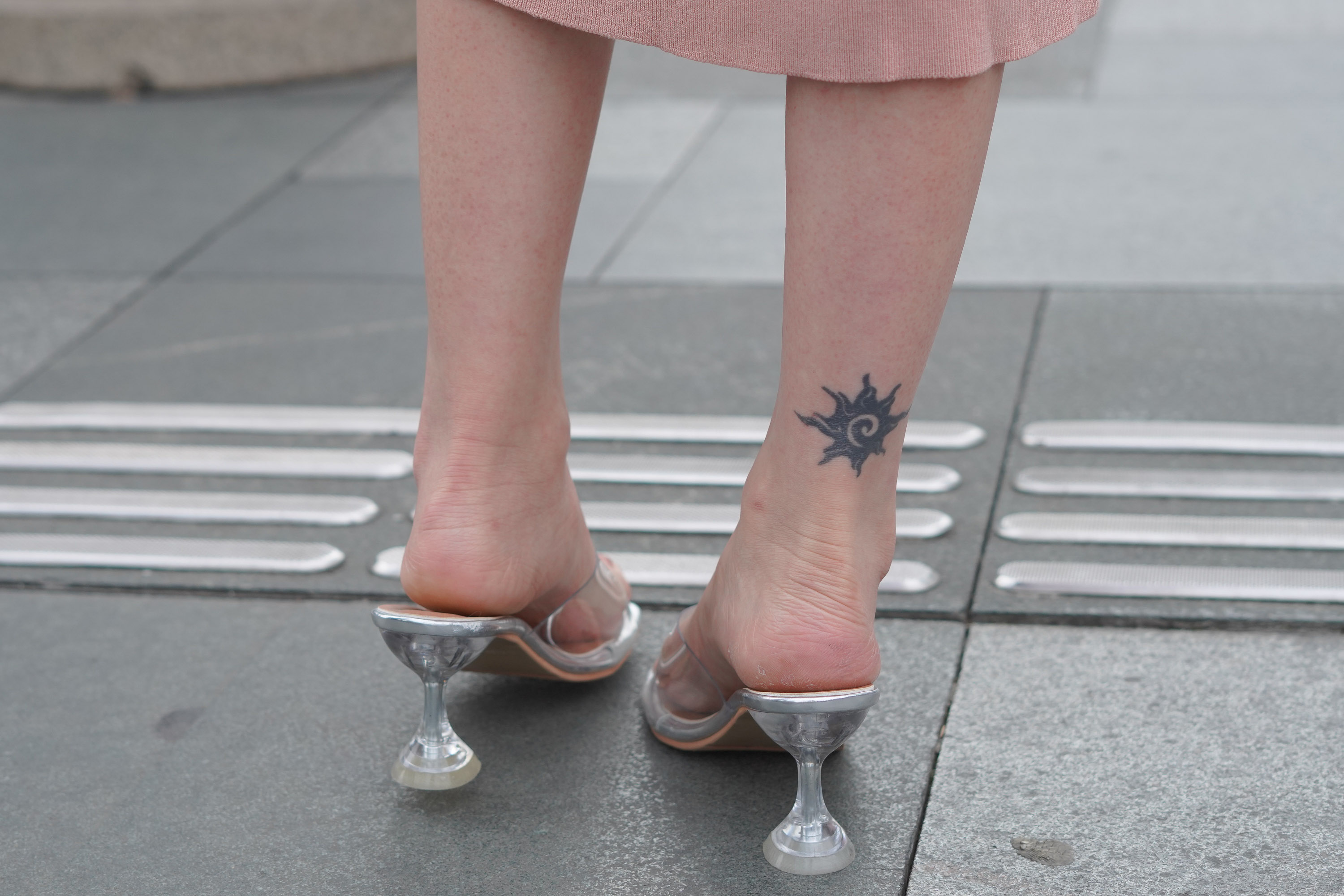  魔镜街拍,裙装,人妻,街拍,写真套图,Ugirl艺术摄影