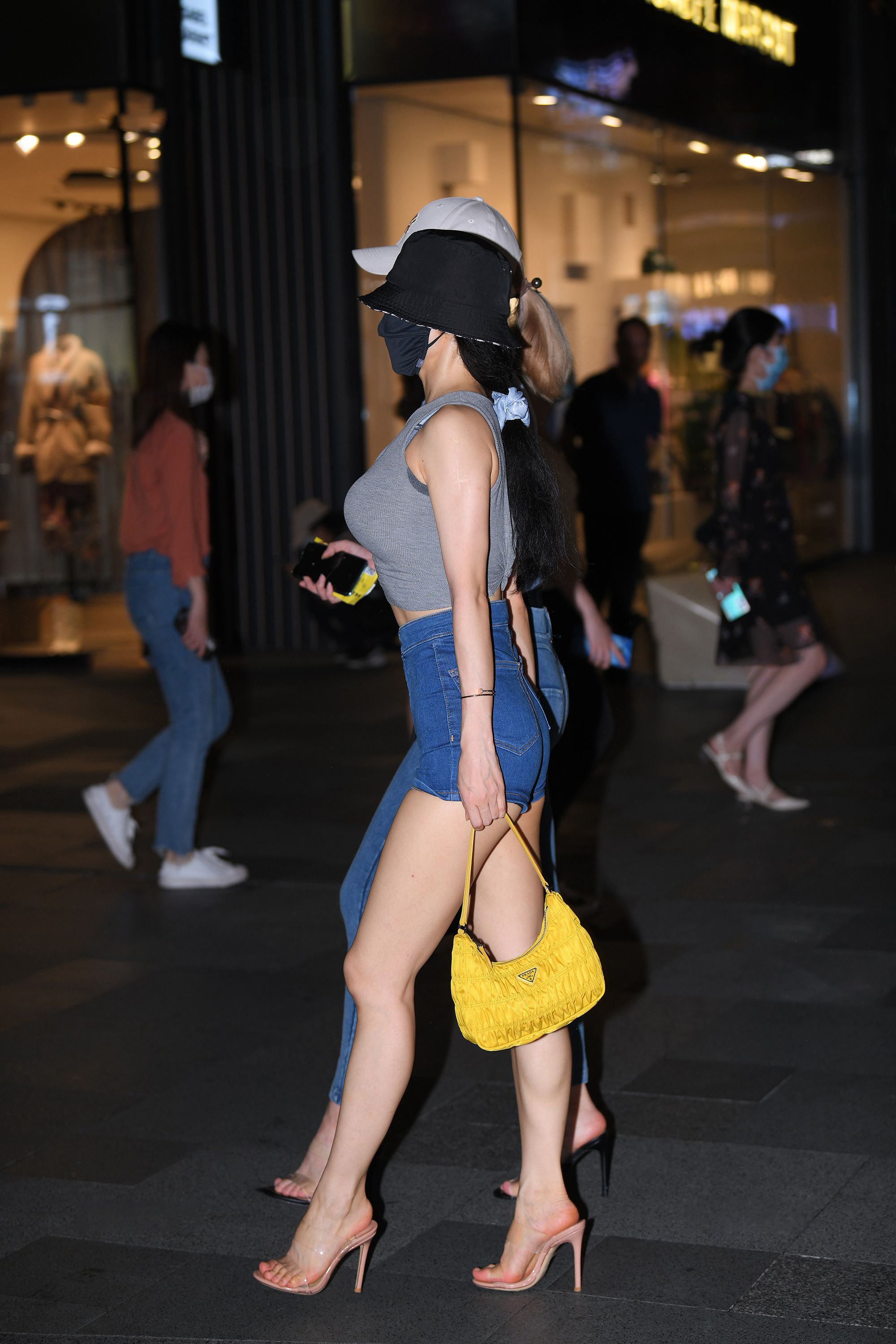  魔镜街拍,热裤,美女,街拍,写真套图,阿包也是兔娘