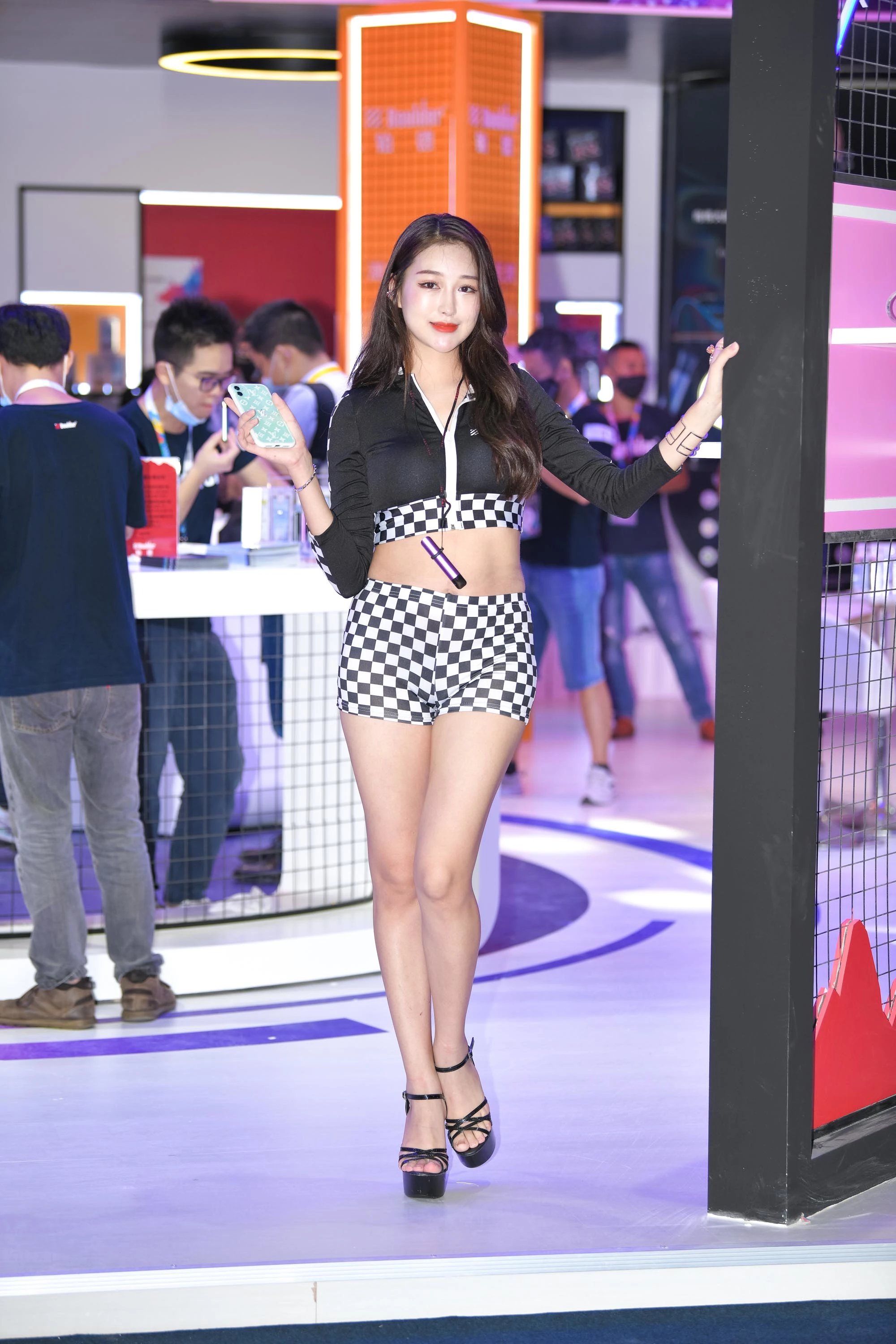  魔镜街拍,热裤,少妇,街拍,写真套图,Taste顽味生活