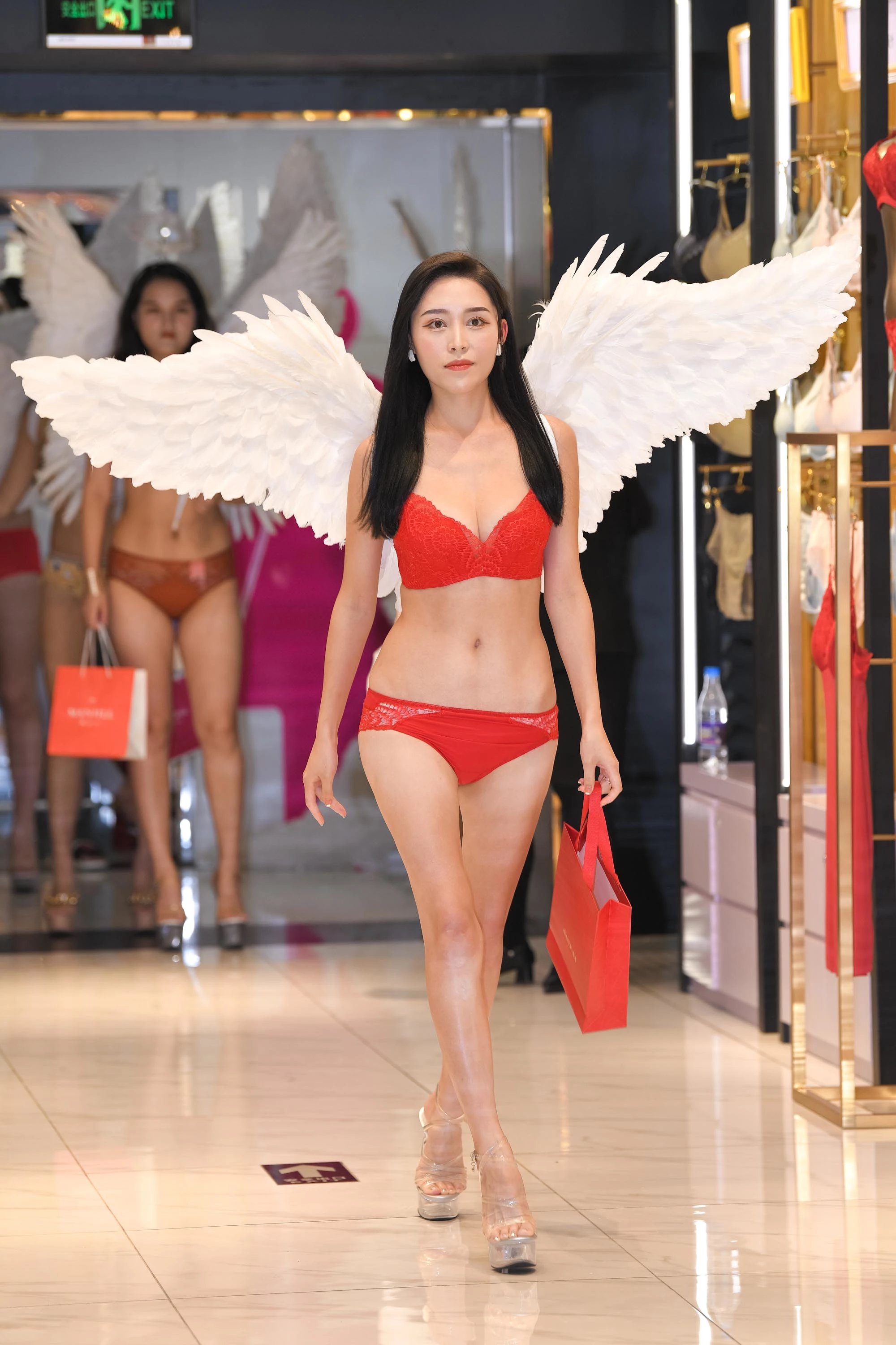  魔镜街拍,展会,小姐姐,街拍,写真套图,DJAWA