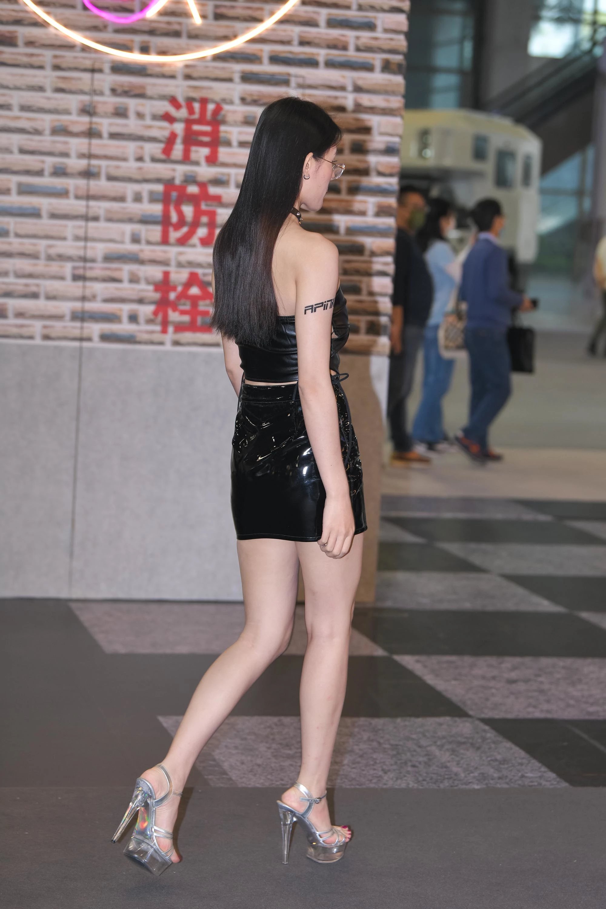  魔镜街拍,裙装,人妻,街拍,写真套图,XIAOYU语画界