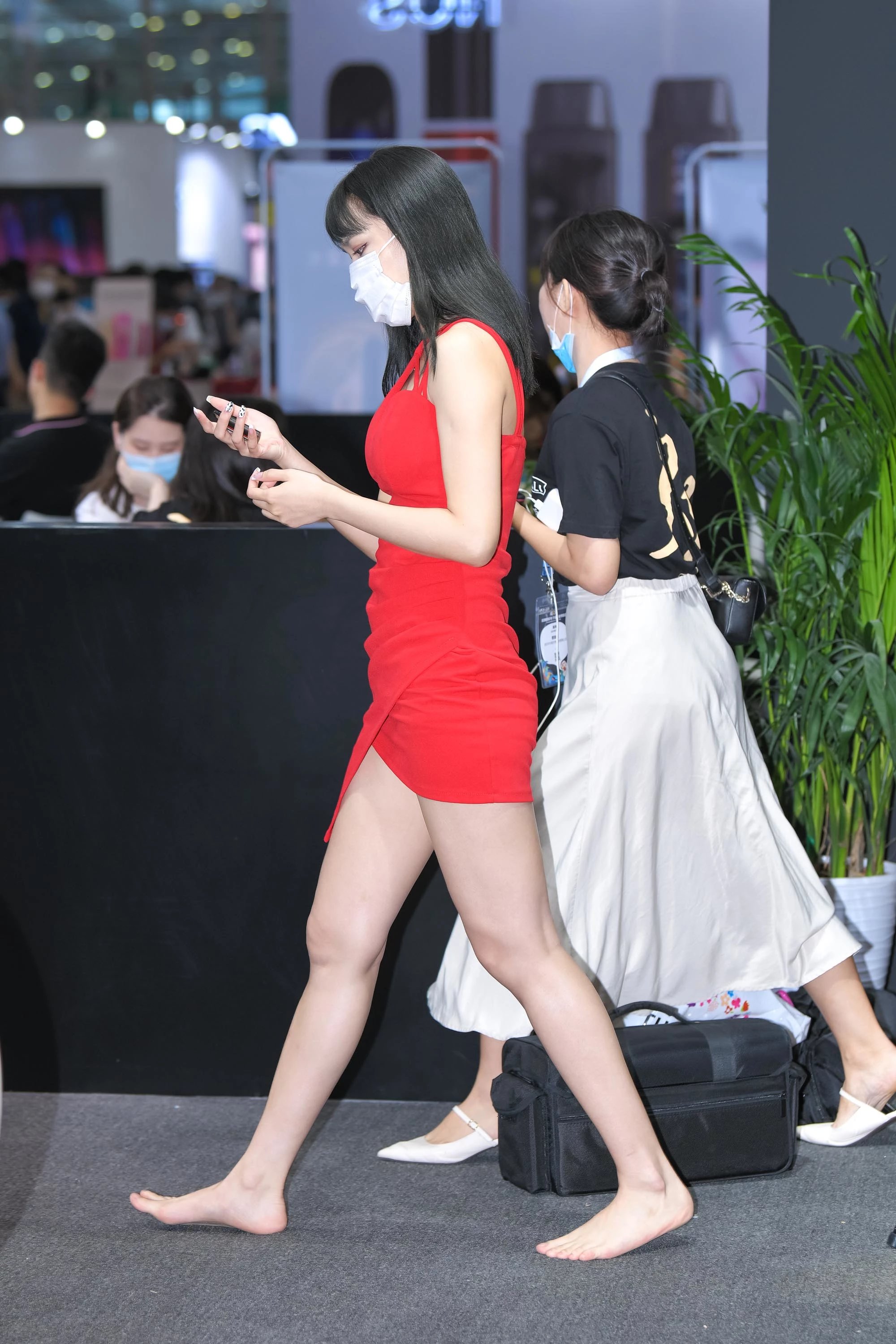  街拍鸭,魔镜街拍,裙装,小姐姐,街拍,写真套图,物恋传媒