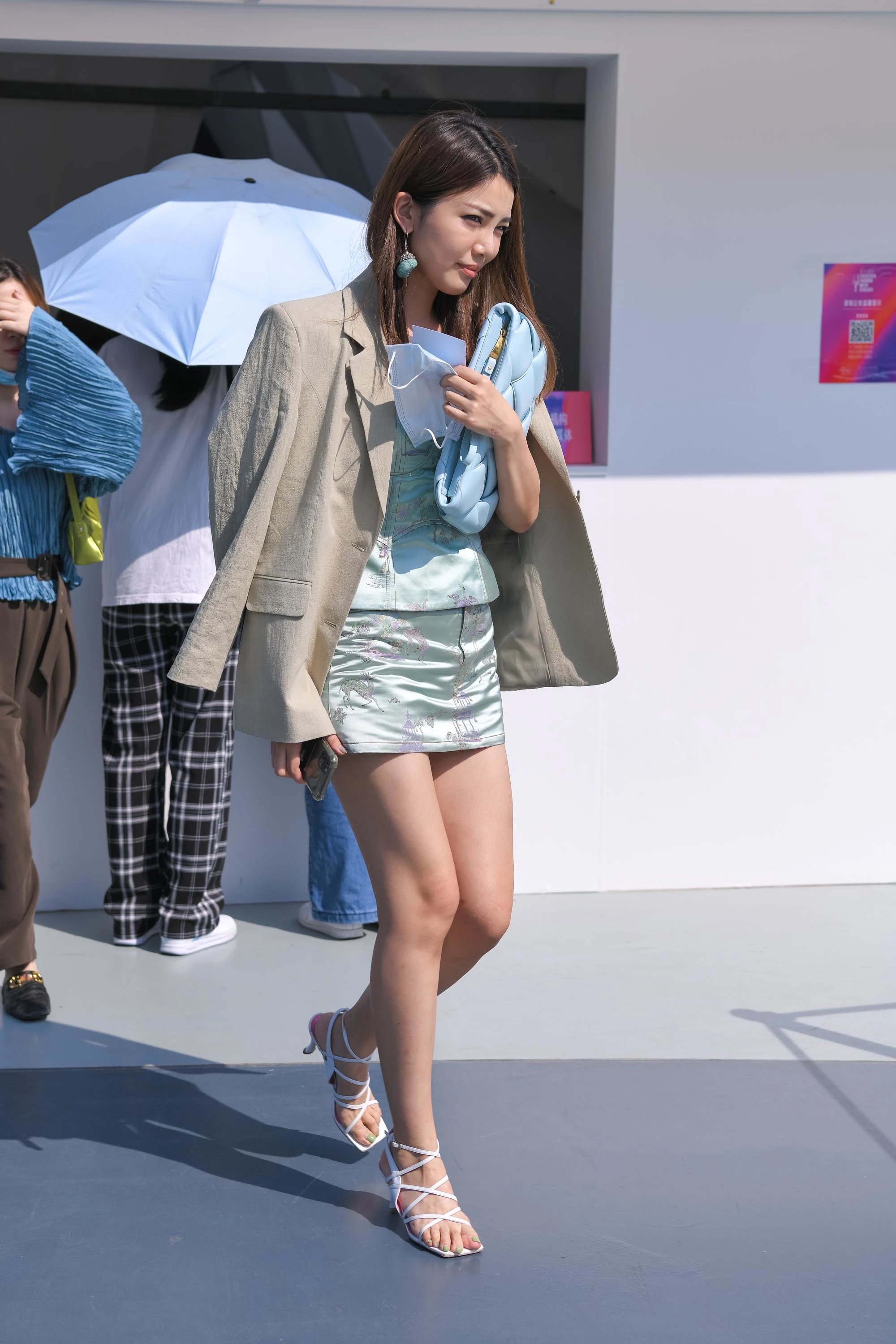  魔镜街拍,裙装,美女,街拍,写真套图,FEILIN嗲囡囡