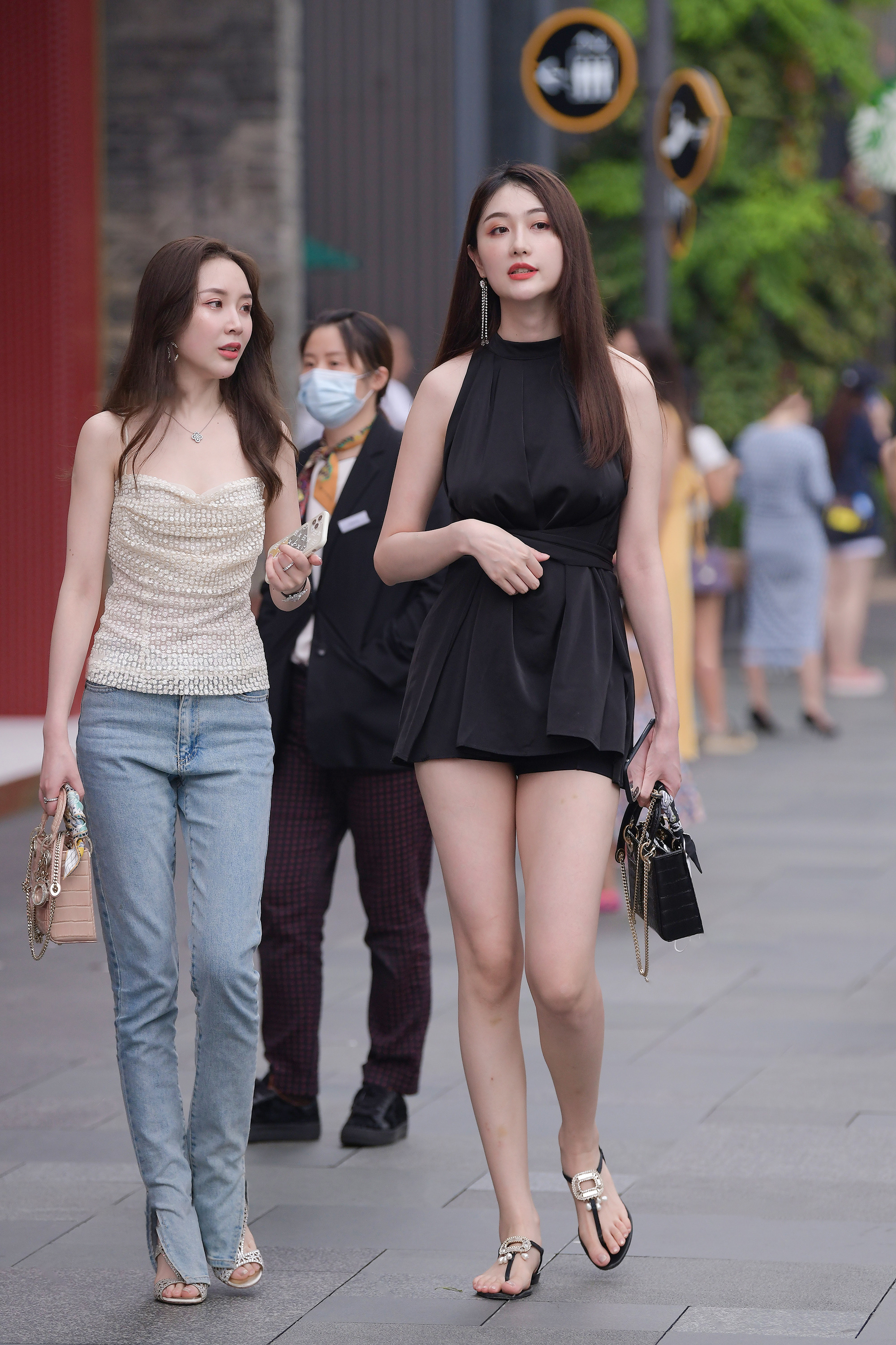  魔镜街拍,,人妻,街拍,写真套图,Nyako喵子