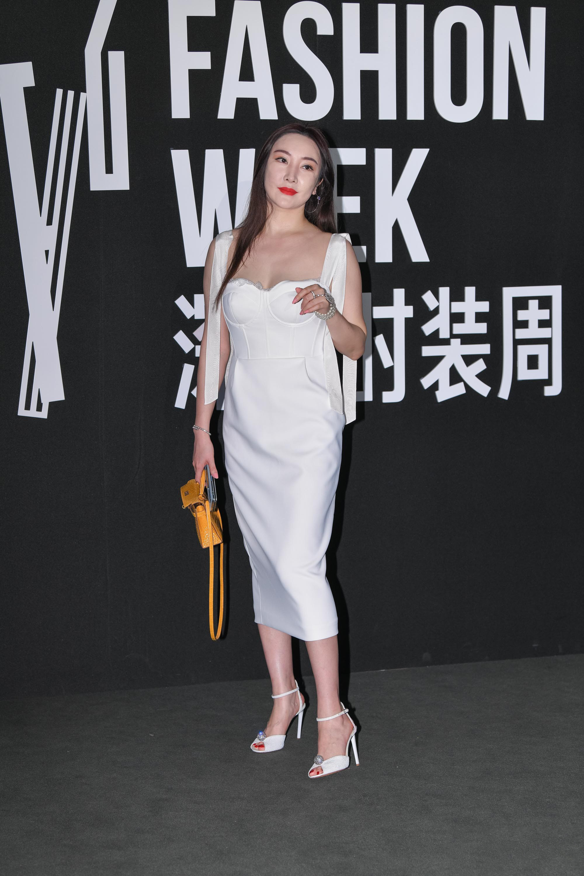  魔镜街拍,裙装,少妇,街拍,写真套图,DKGirl御女郎