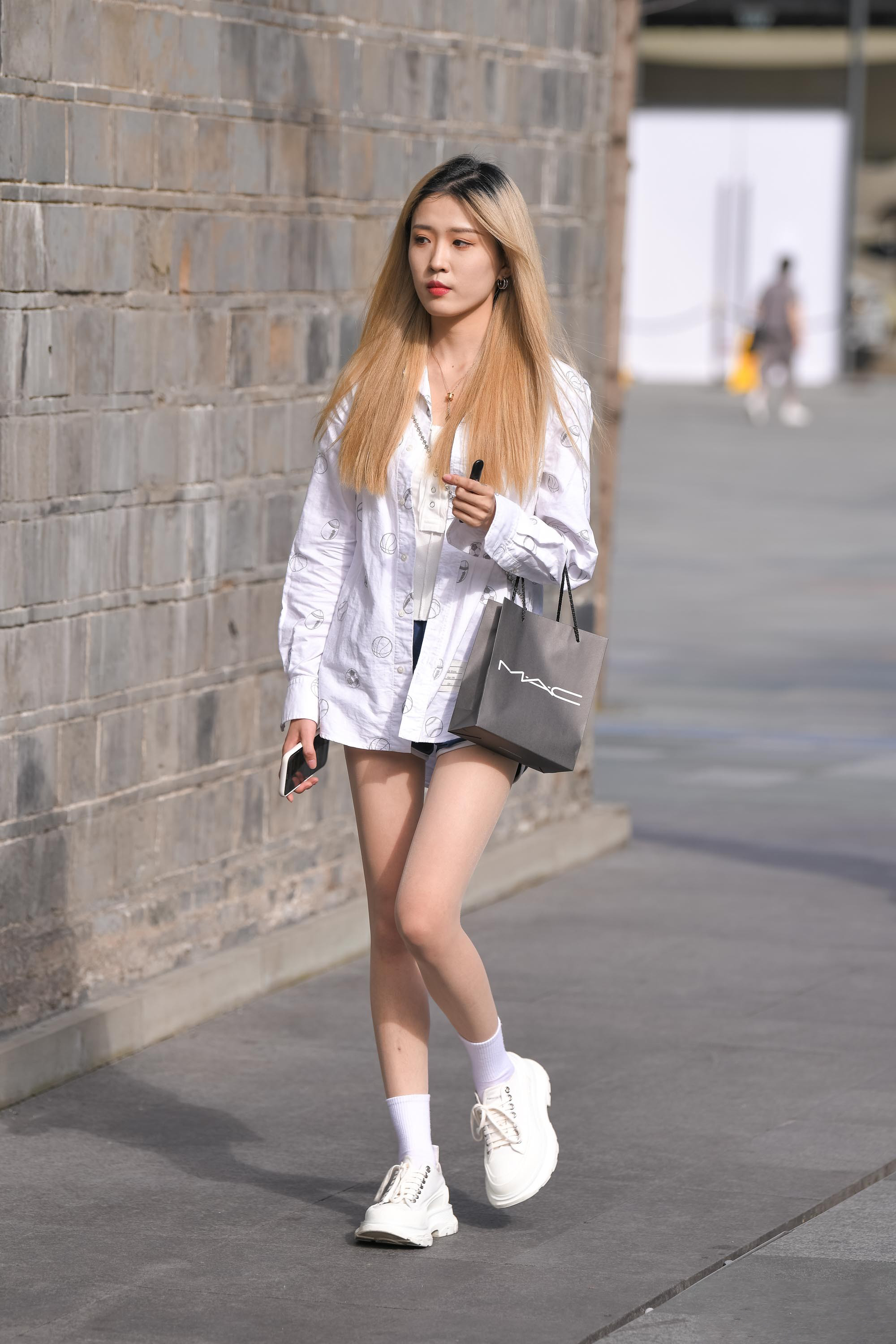  魔镜街拍,丝袜,少妇,街拍,写真套图,踏青公园系列