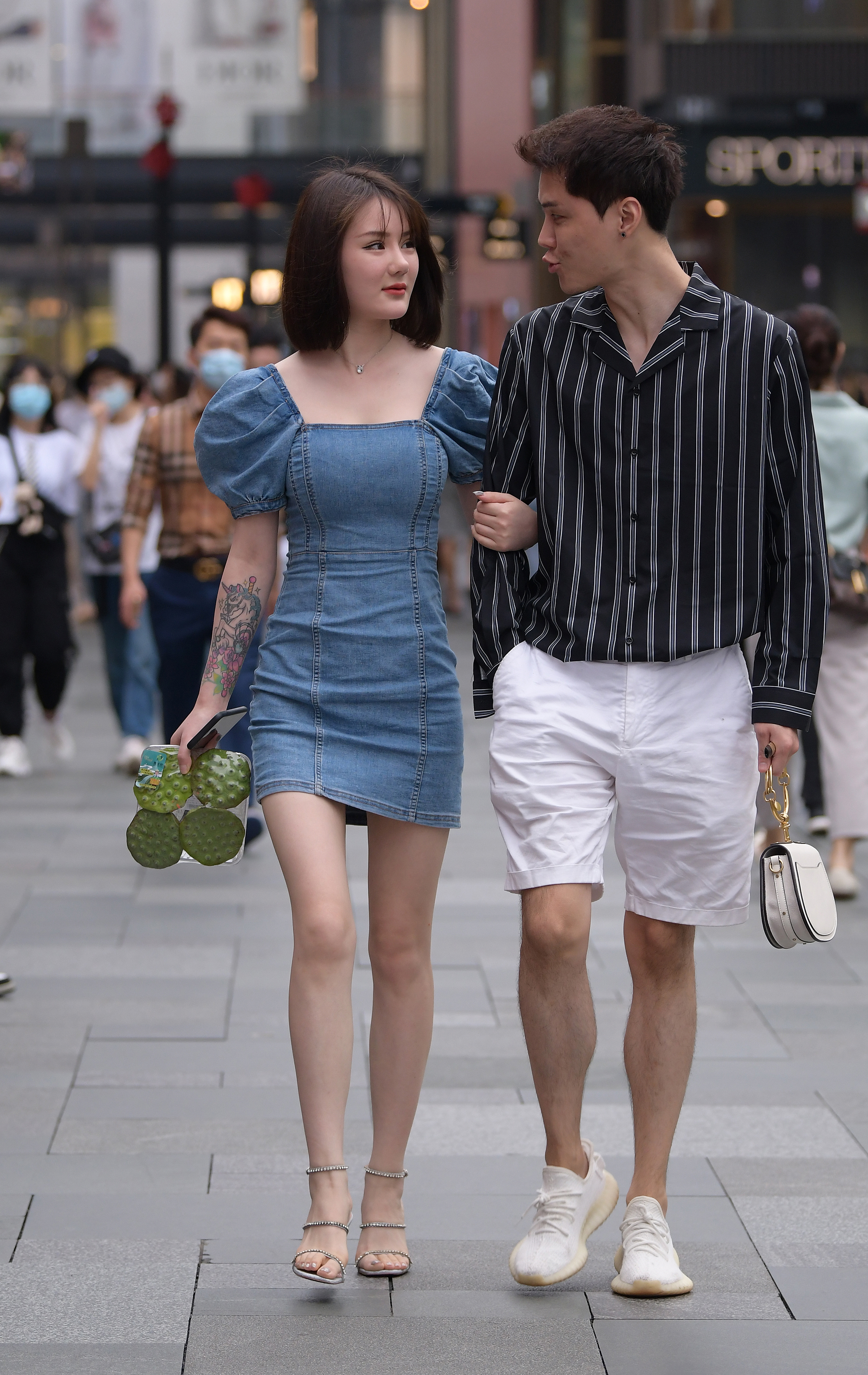  魔镜街拍,裙装,熟女,街拍,写真套图,魔镜在线专区