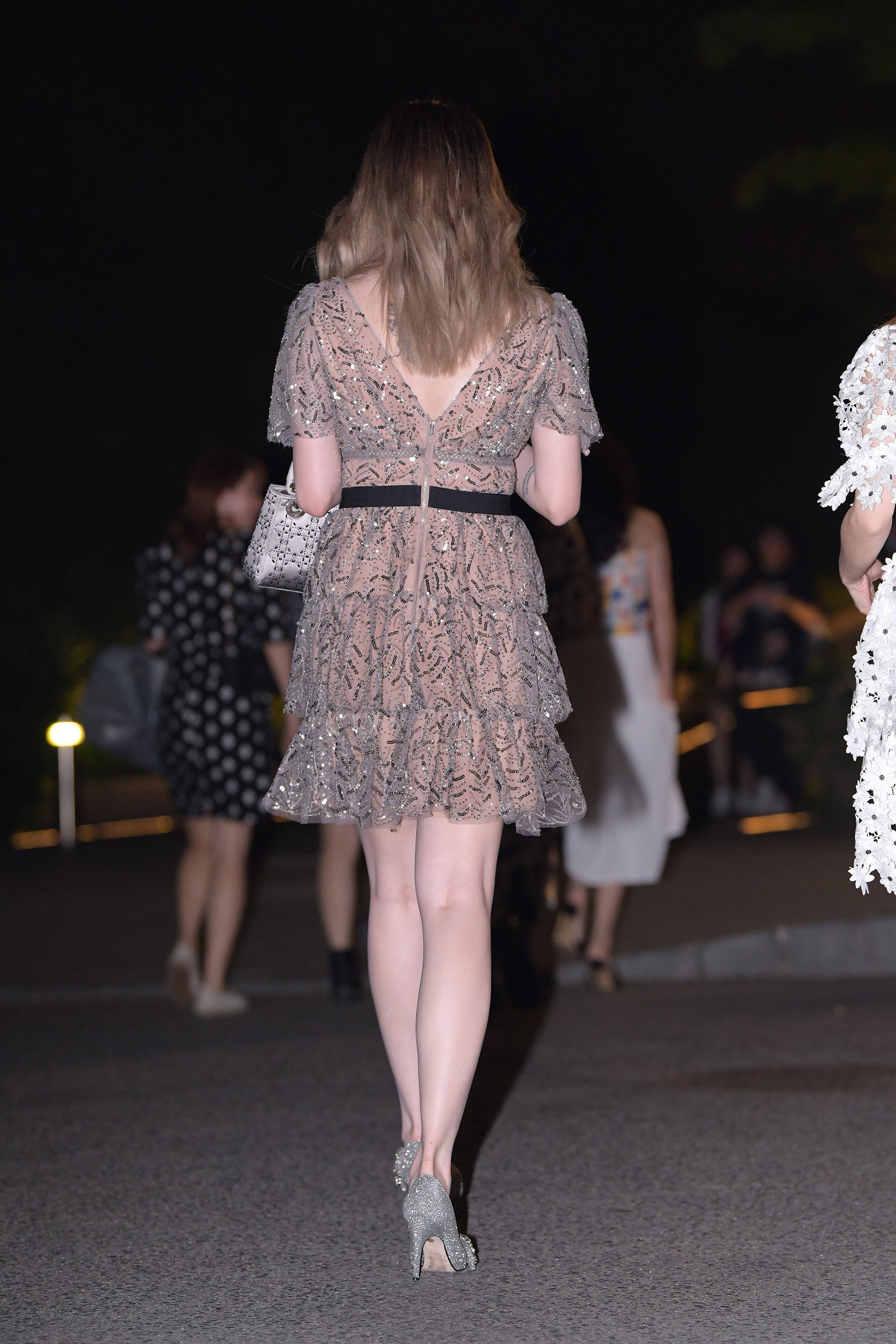  街拍鸭,魔镜街拍,裙装,熟女,街拍,写真套图,BoLoli波萝社新刊