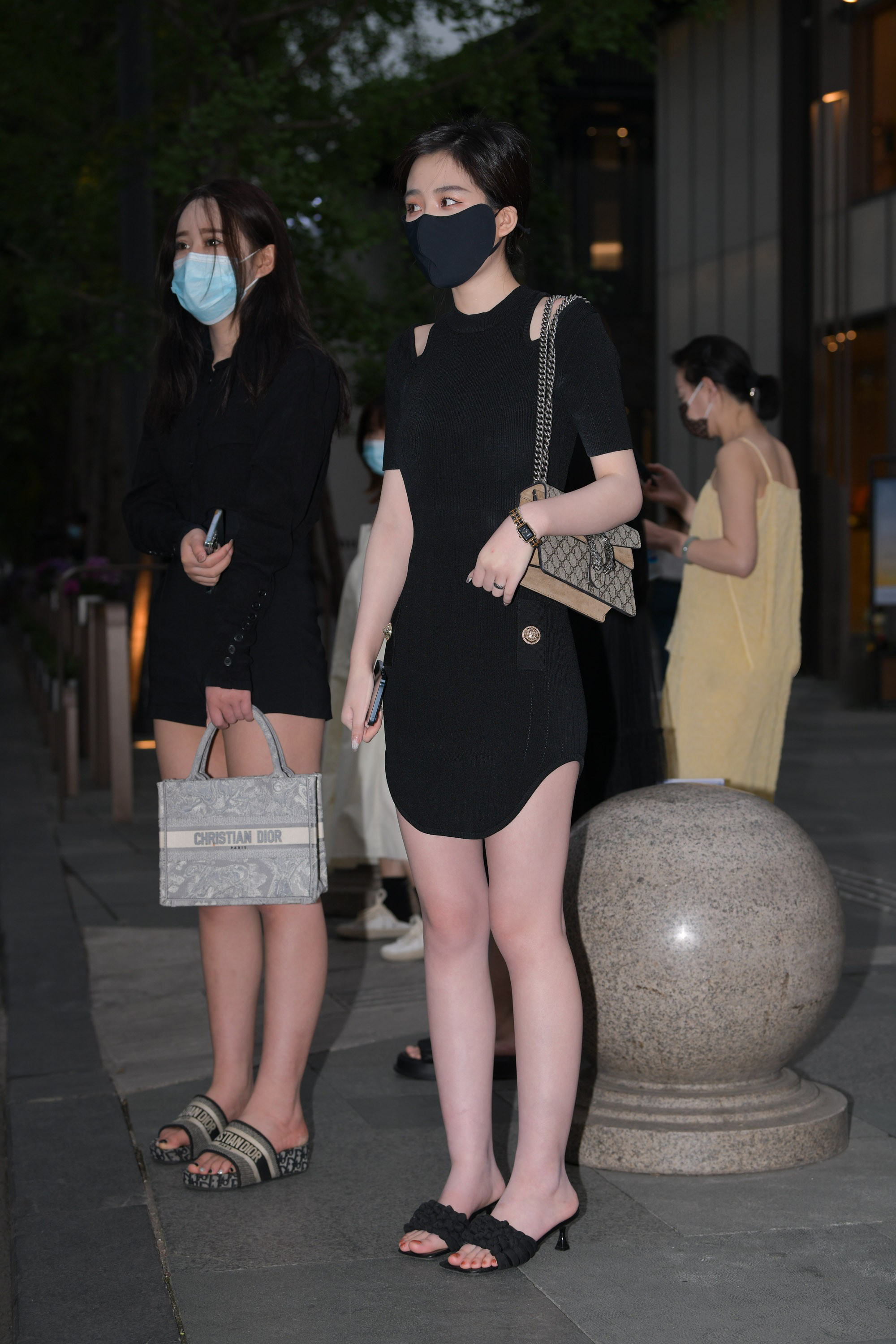  魔镜街拍,裙装,美足,人妻,街拍,写真套图,Ugirl艺术摄影