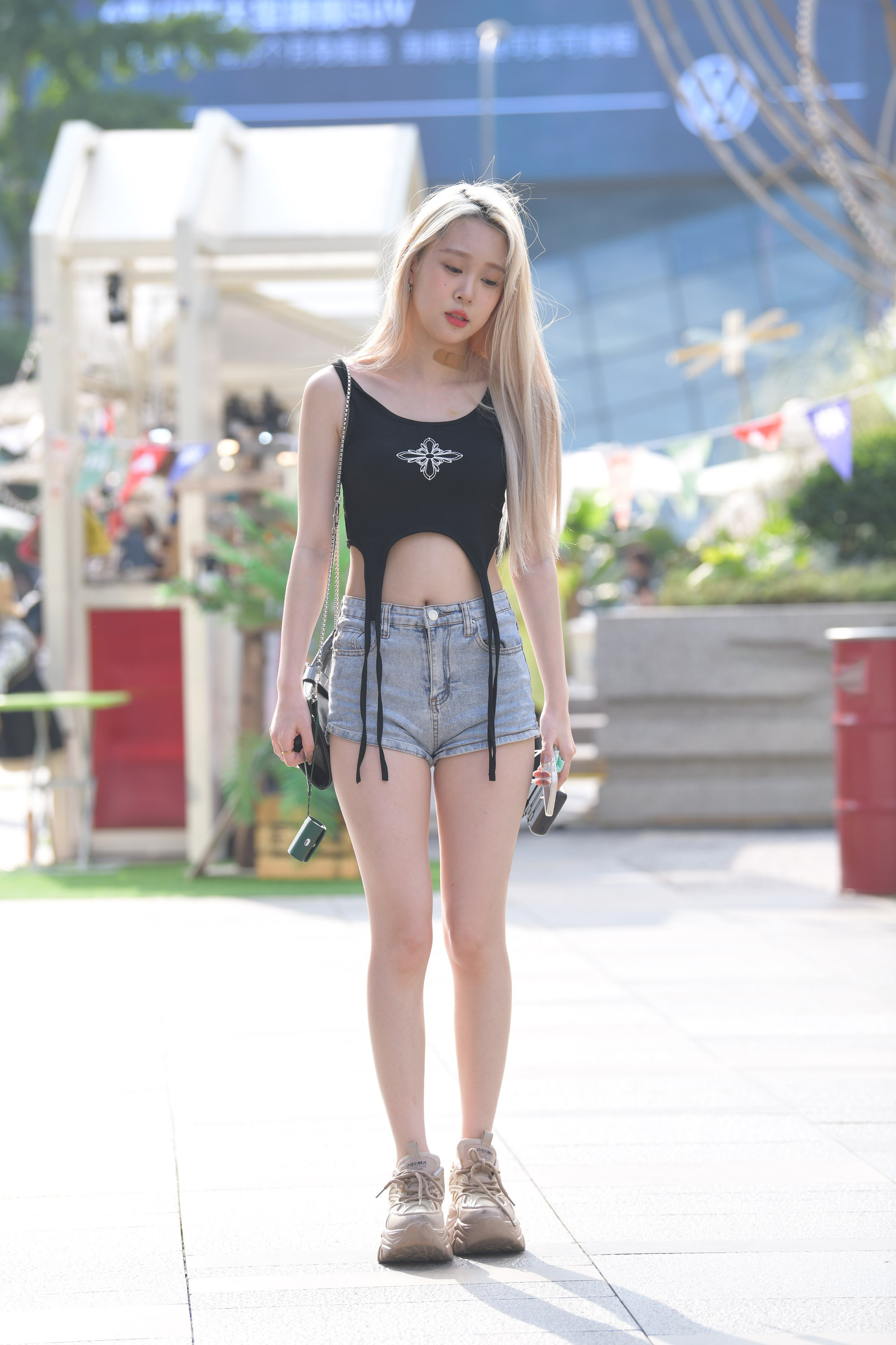  魔镜街拍,热裤,小姐姐,街拍,写真套图,魔镜在线专区