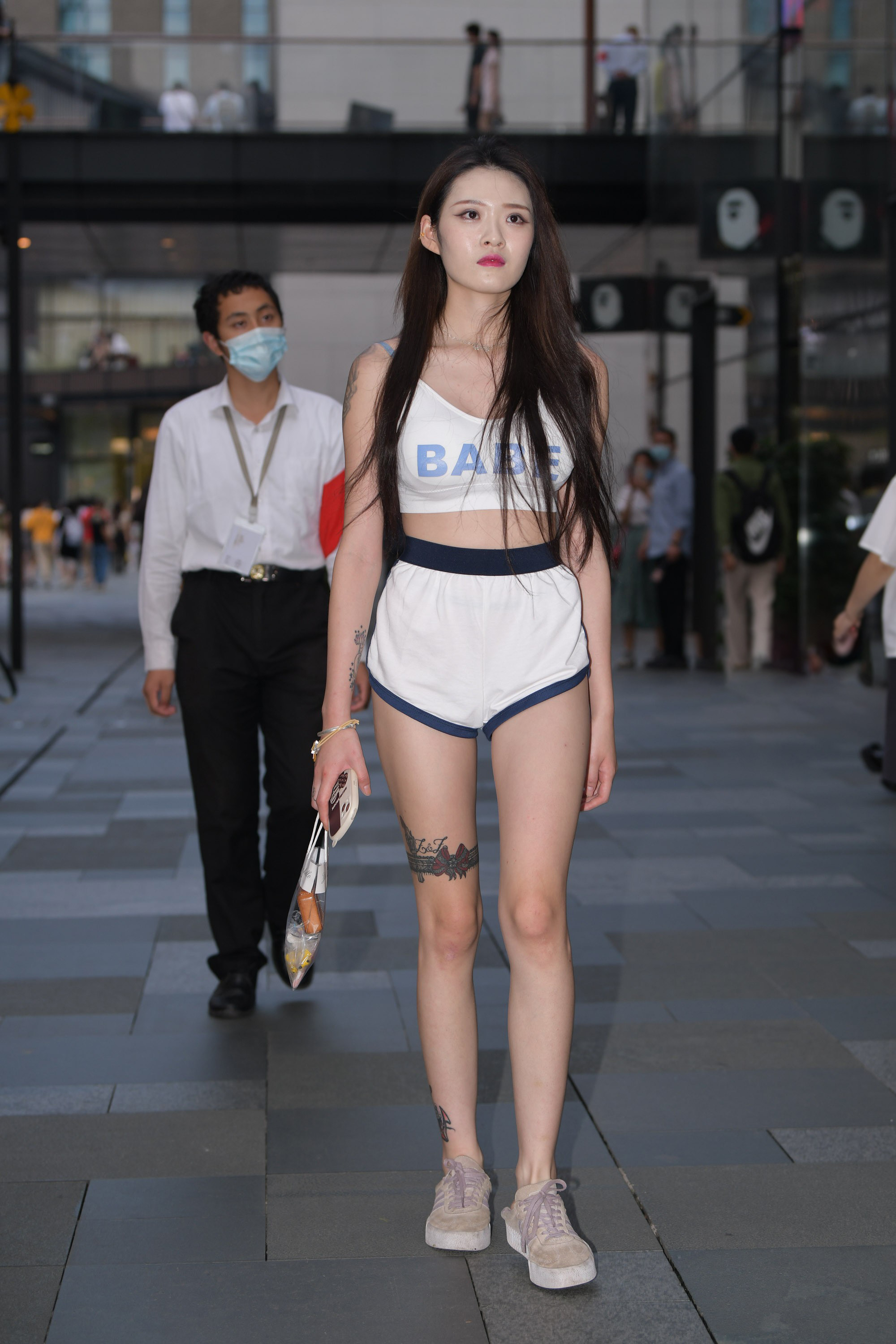  街拍鸭,魔镜街拍,街拍第一站,丝袜,热裤,熟女,街拍,写真套图,w百合欧皇子w