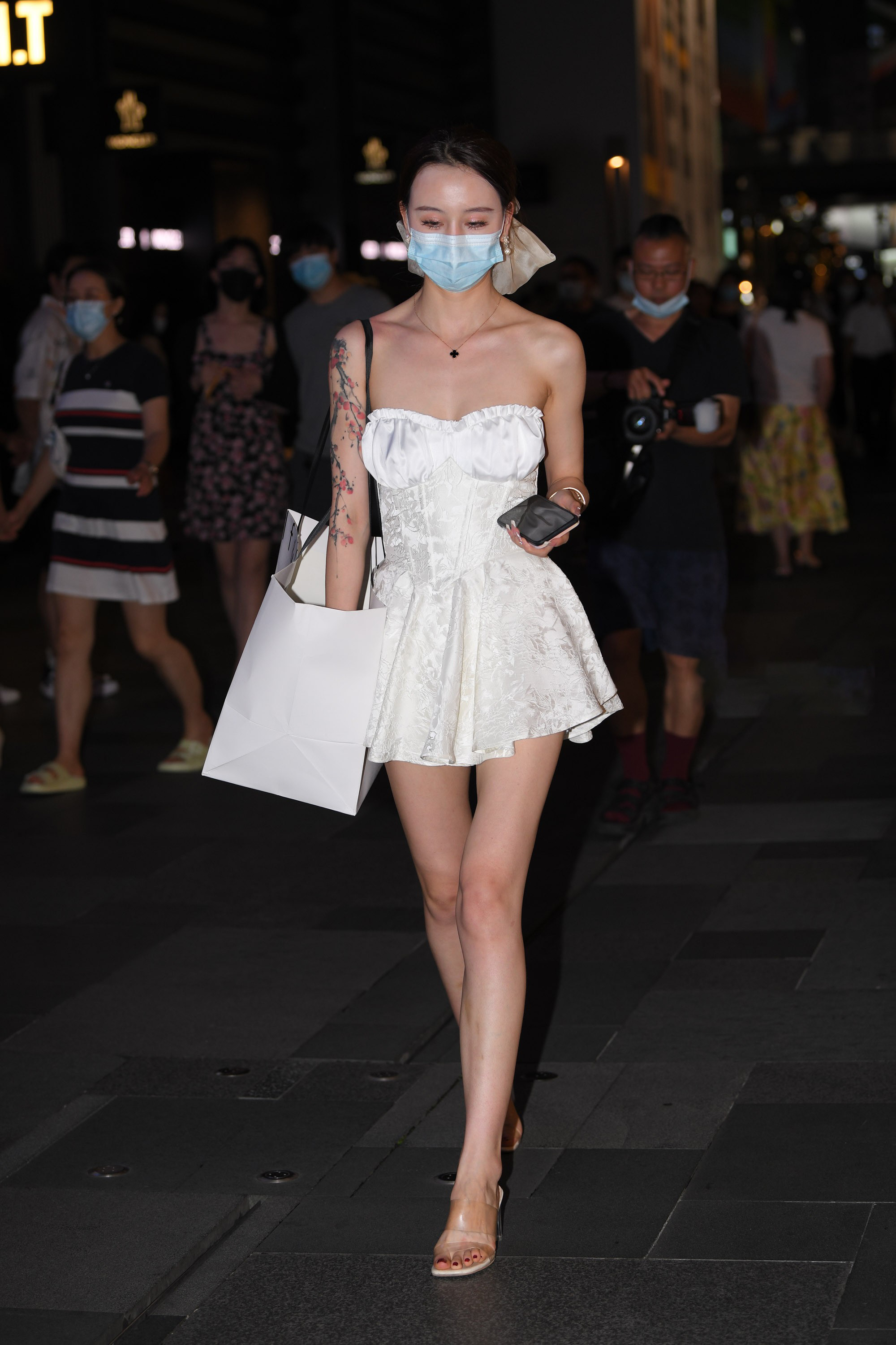  魔镜街拍,裙装,少妇,街拍,写真套图,鳗鱼霏儿