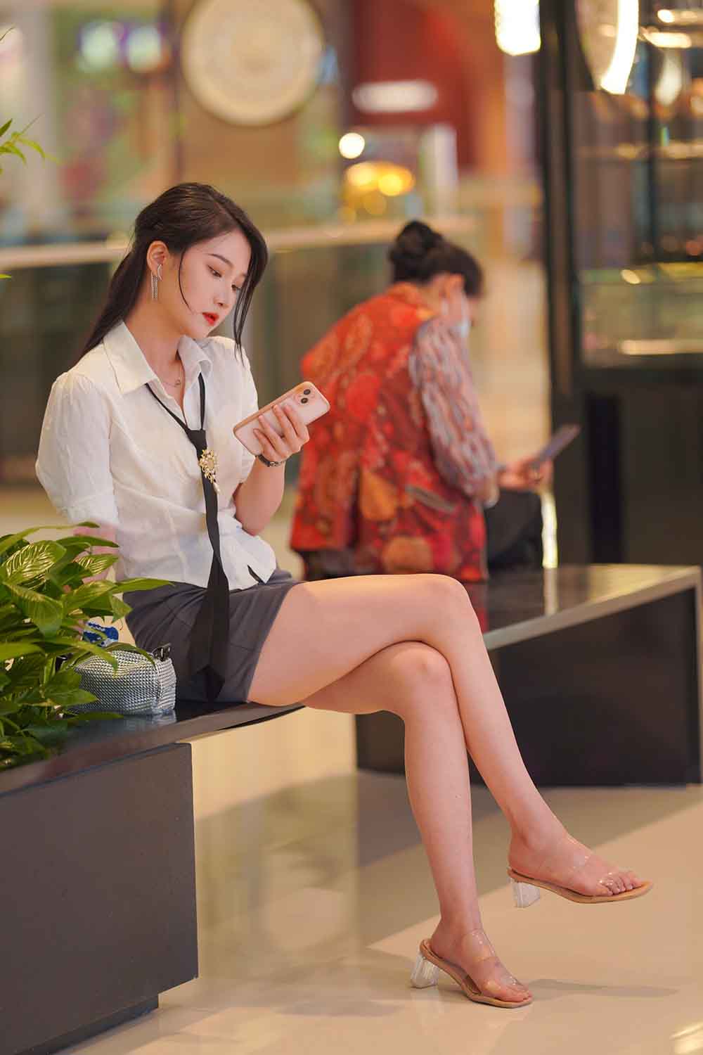 【M1240】制服气质美女 面若桃花明眸皓齿-绝色天籁