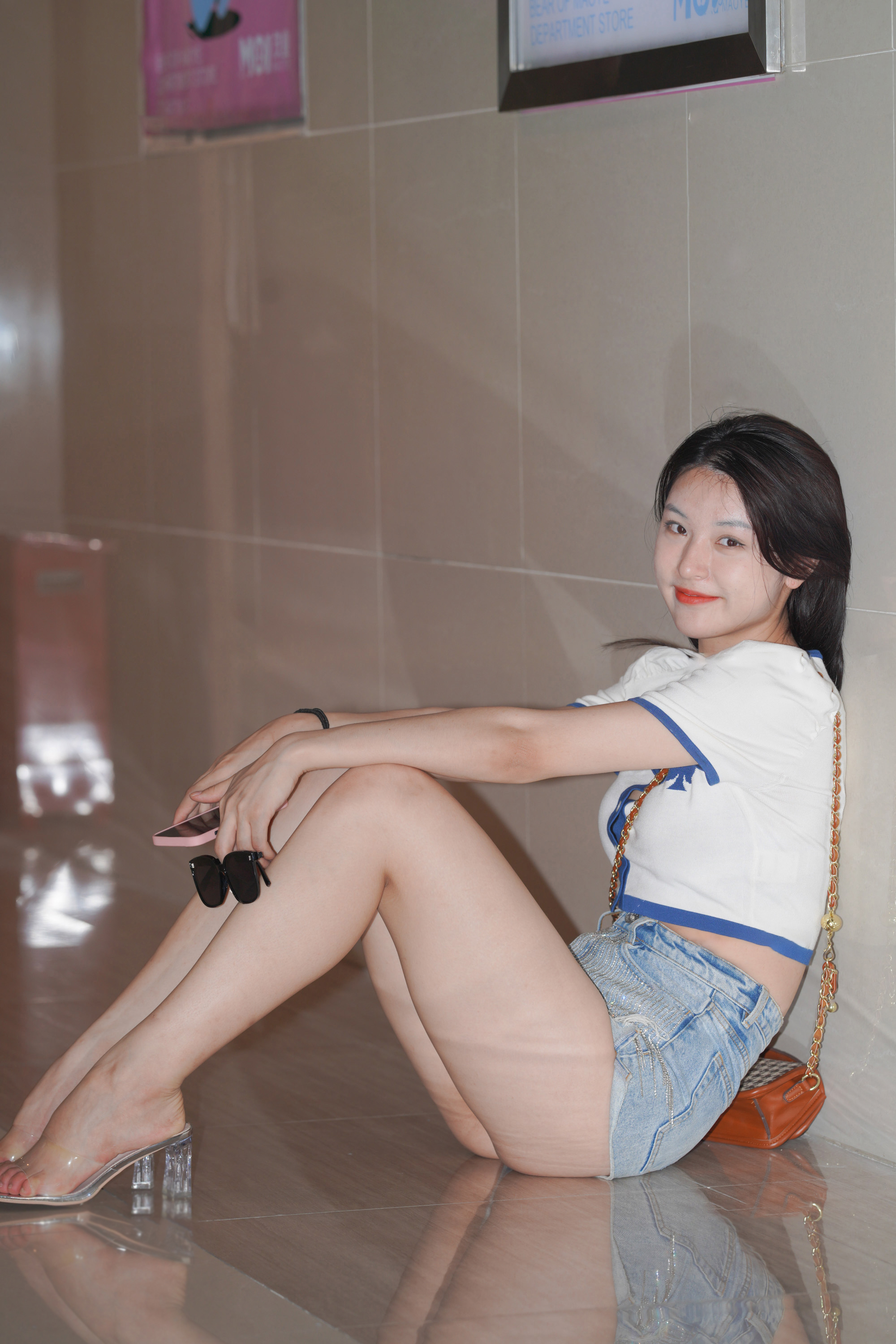  街拍鸭,魔镜街拍,街拍第一站,热裤,小姐姐,街拍,写真套图,丝慕GIRL