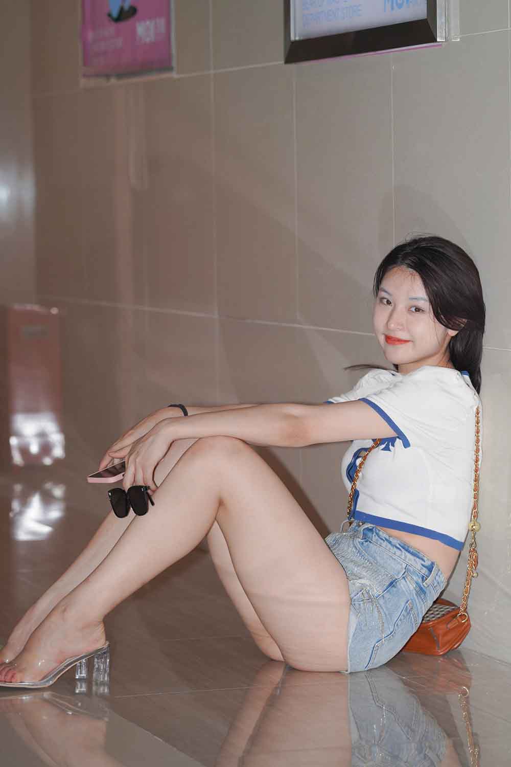 【M1253】牛仔热裤美女-绝色天籁