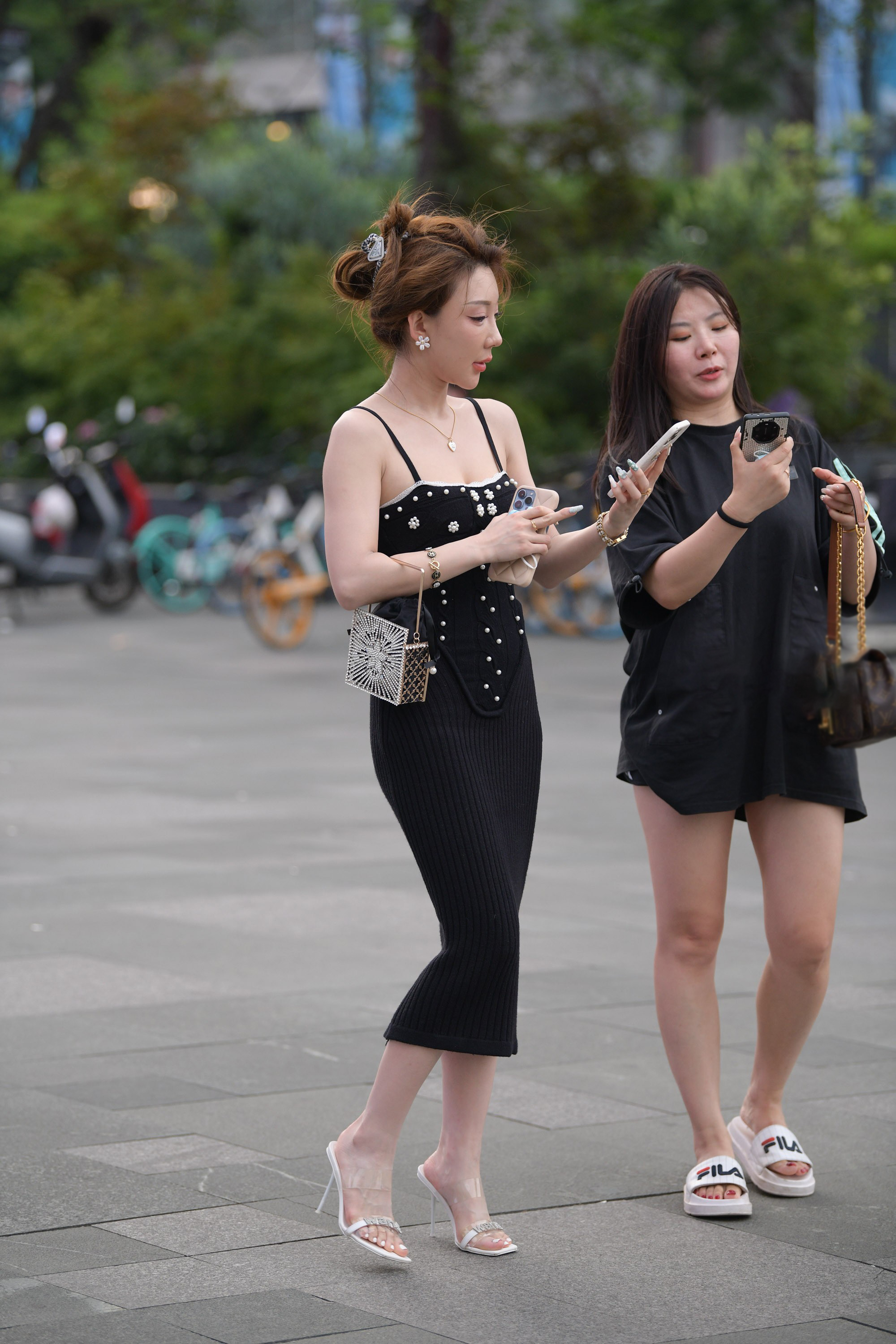  魔镜街拍,裙装,人妻,街拍,写真套图,YouWu尤物馆