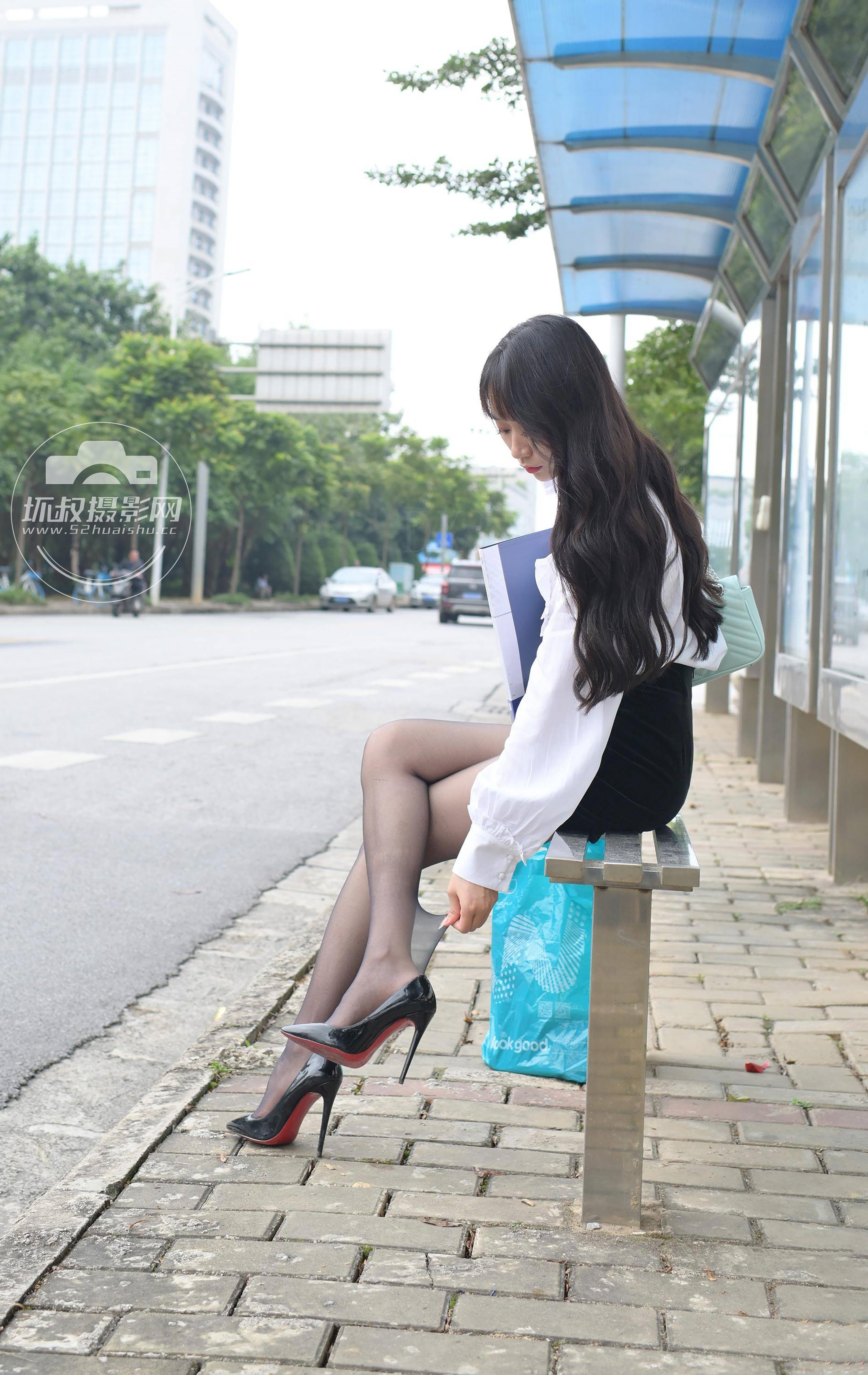 【D0015】公交车站奇遇记