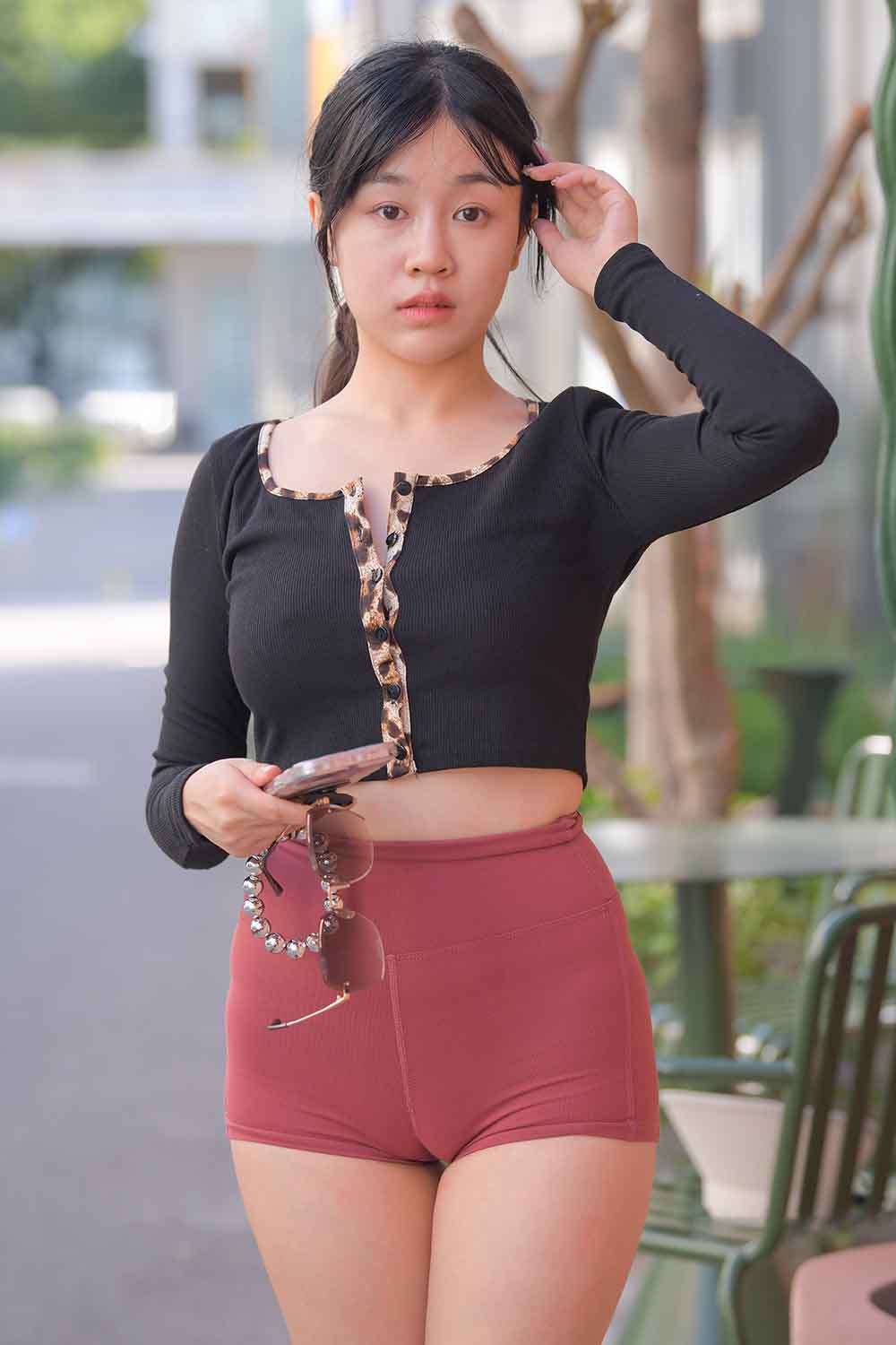 【M1313】紧身短裤美女-绝色天籁