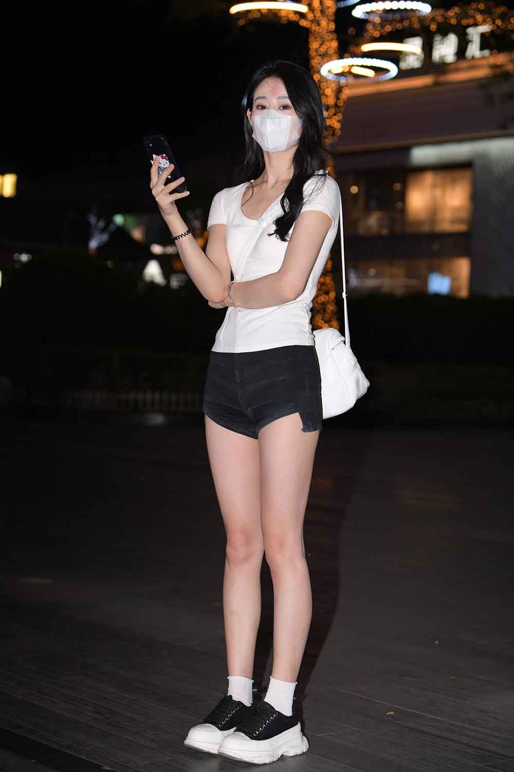 【J5504】等车的大长腿美女-绝色天籁
