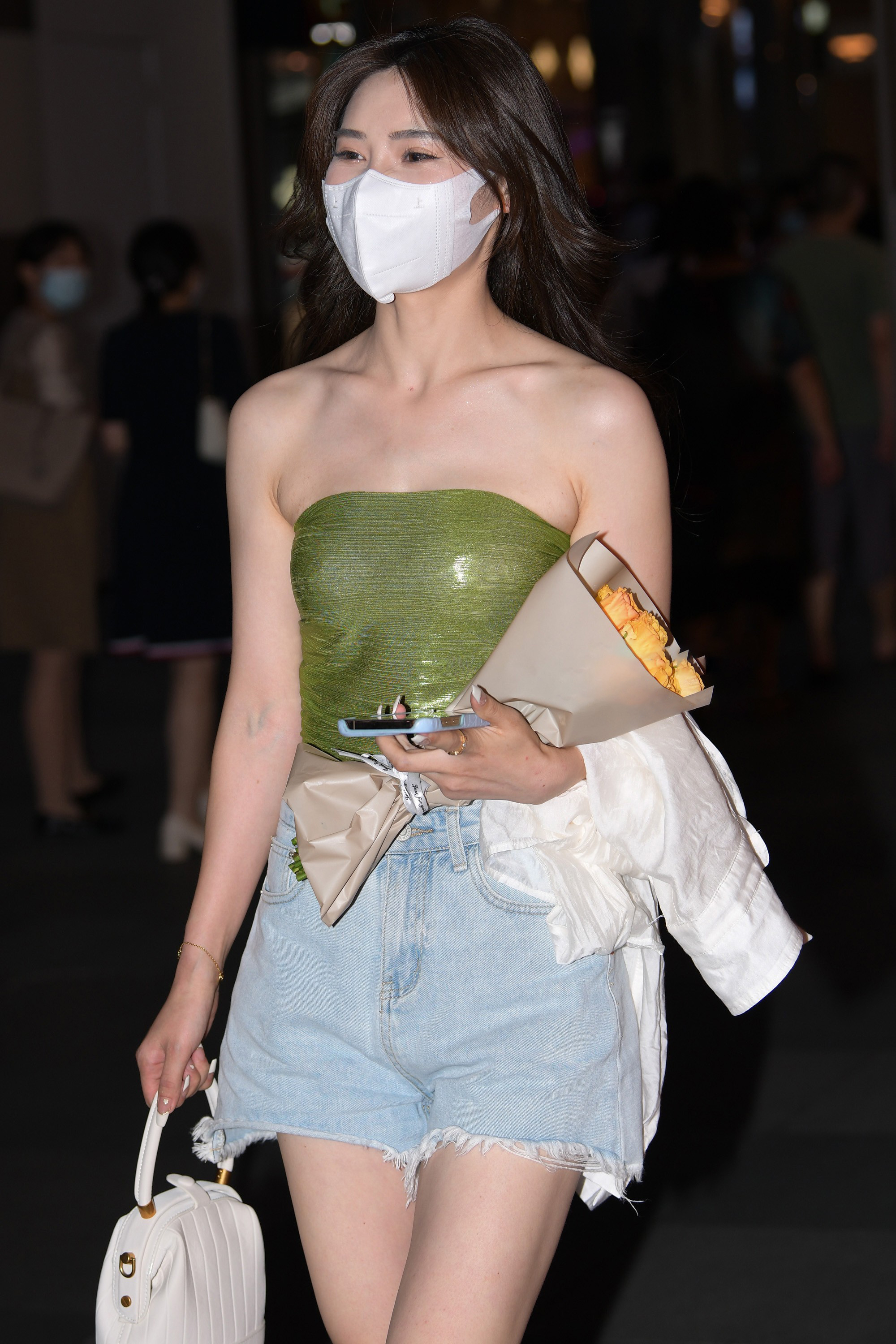  魔镜街拍,热裤,少妇,街拍,写真套图,Kitaro绮太郎