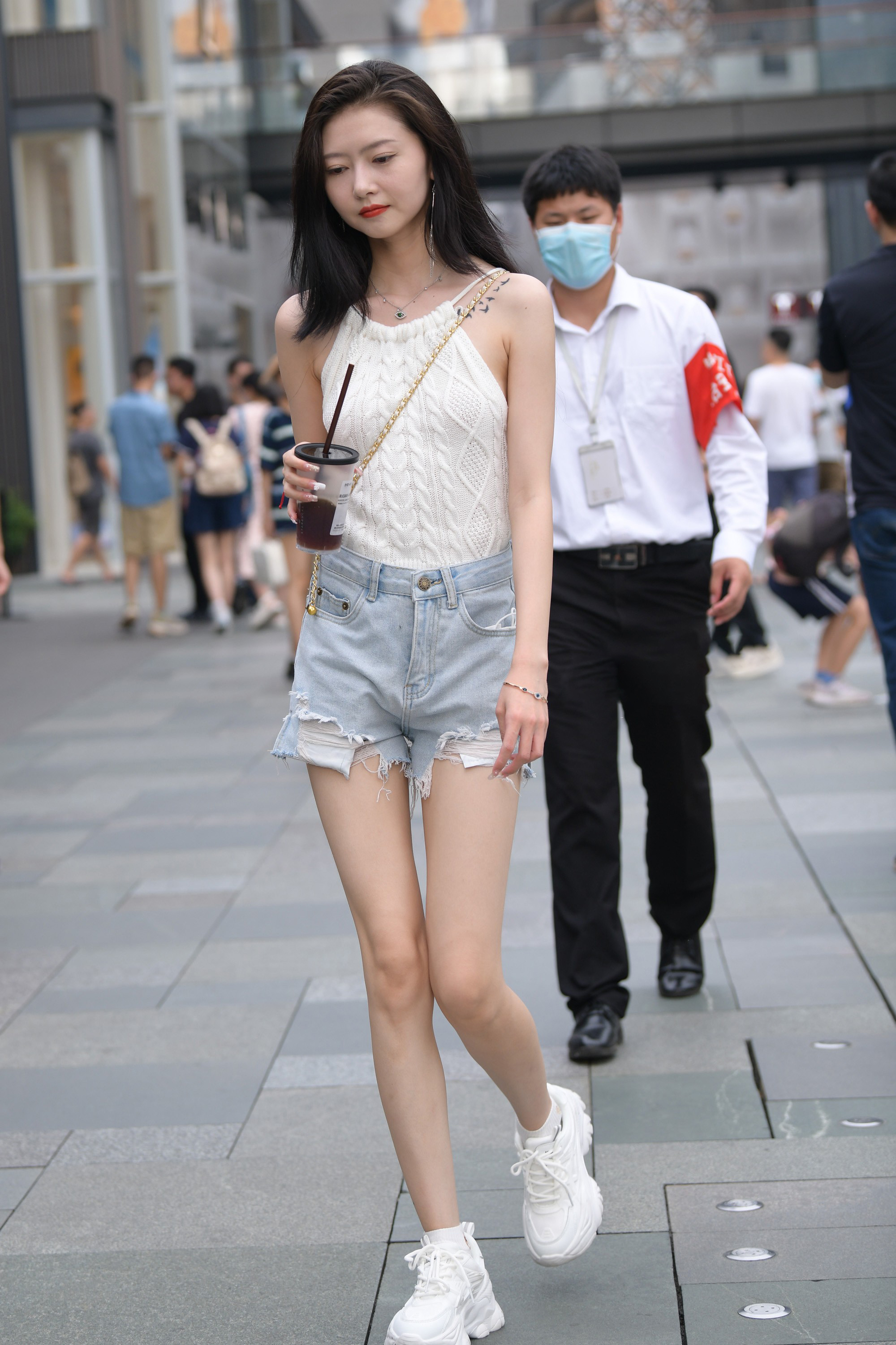  魔镜街拍,热裤,熟女,街拍,写真套图,椎名莜