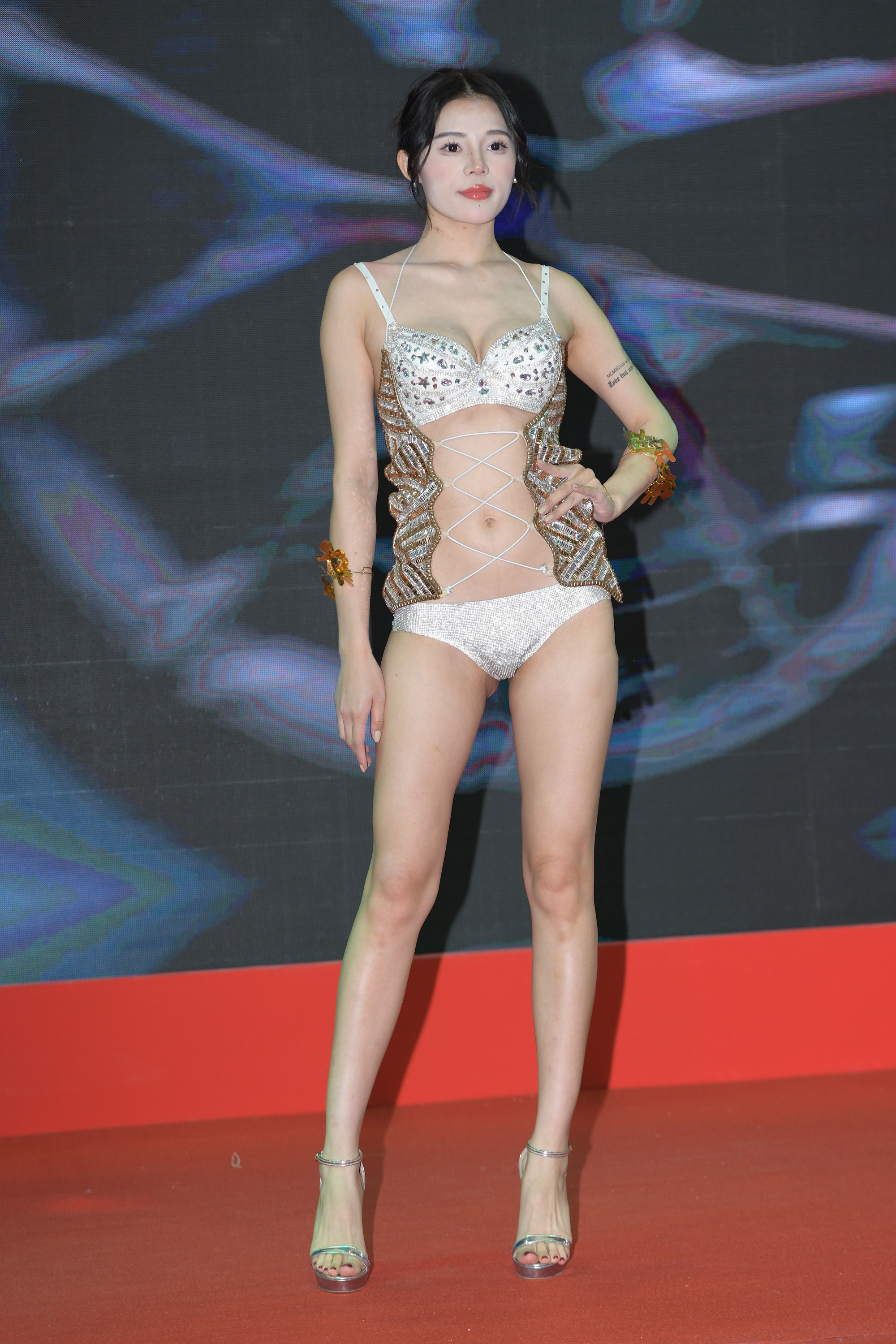  街拍鸭,魔镜街拍,街拍第一站,展会,美女,街拍,写真套图,五更百鬼