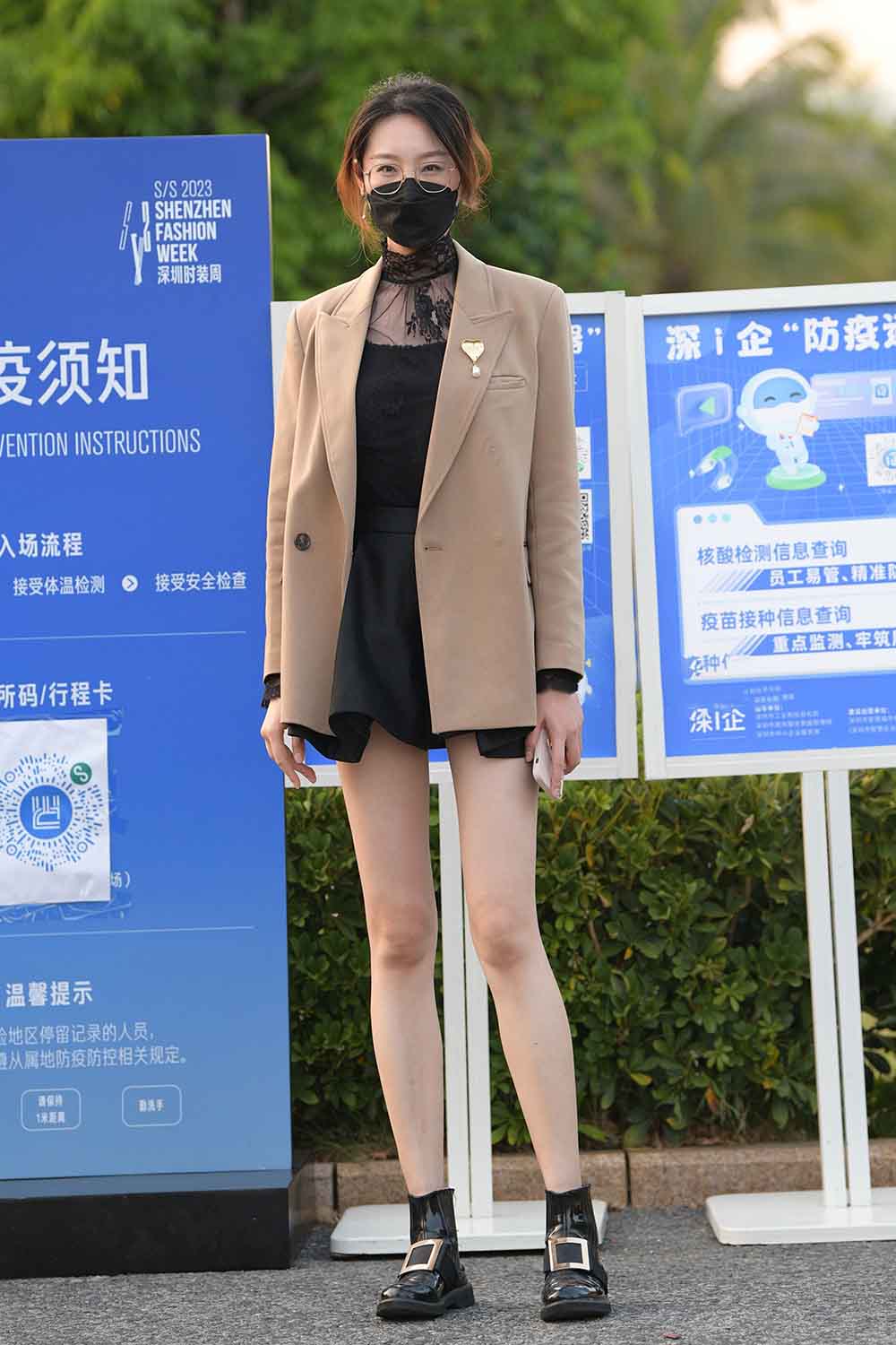 【J5712】纯天然大长腿女同事（图+视频）-绝色天籁