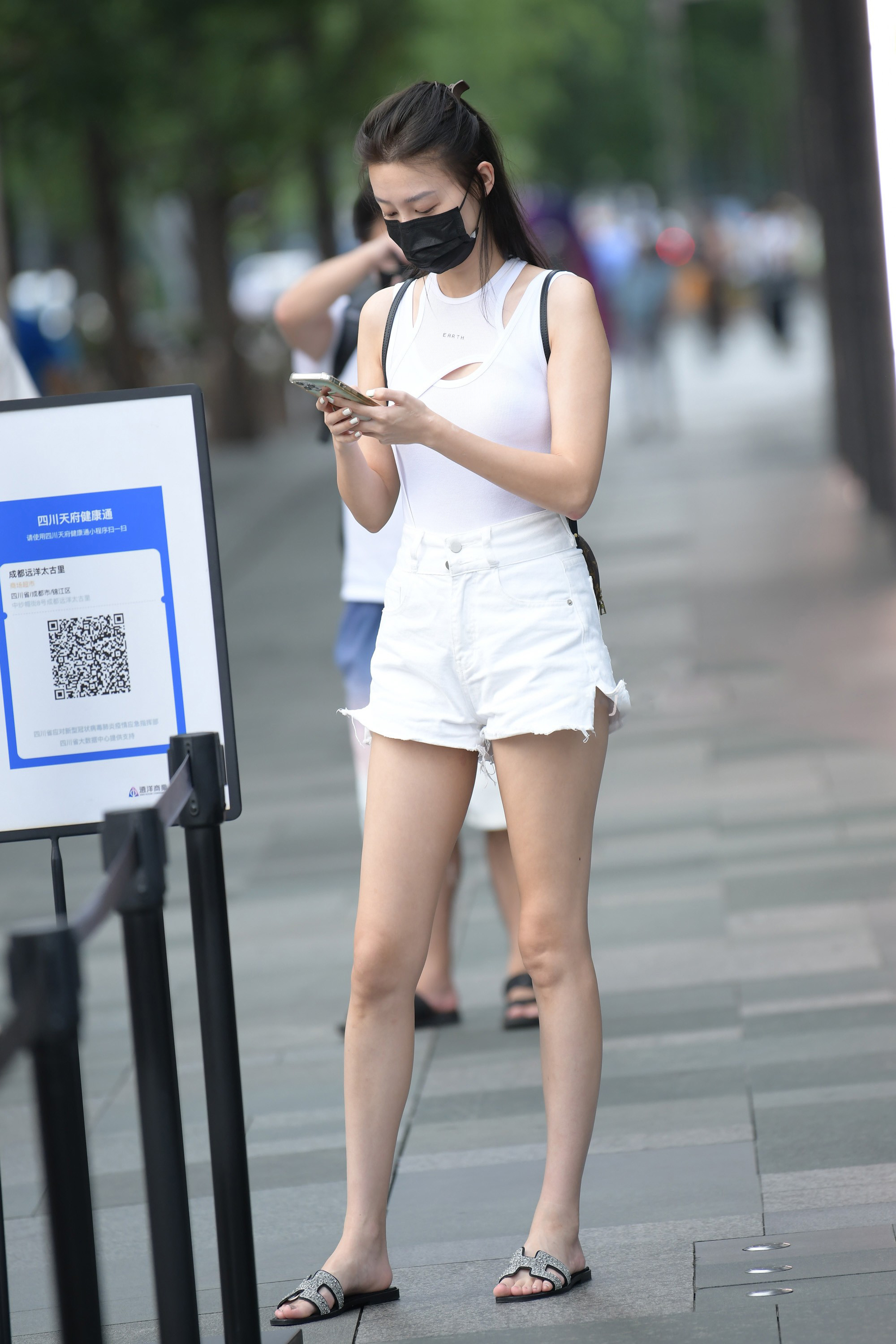  街拍鸭,魔镜街拍,街拍第一站,热裤,小姐姐,街拍,写真套图,KM工作室