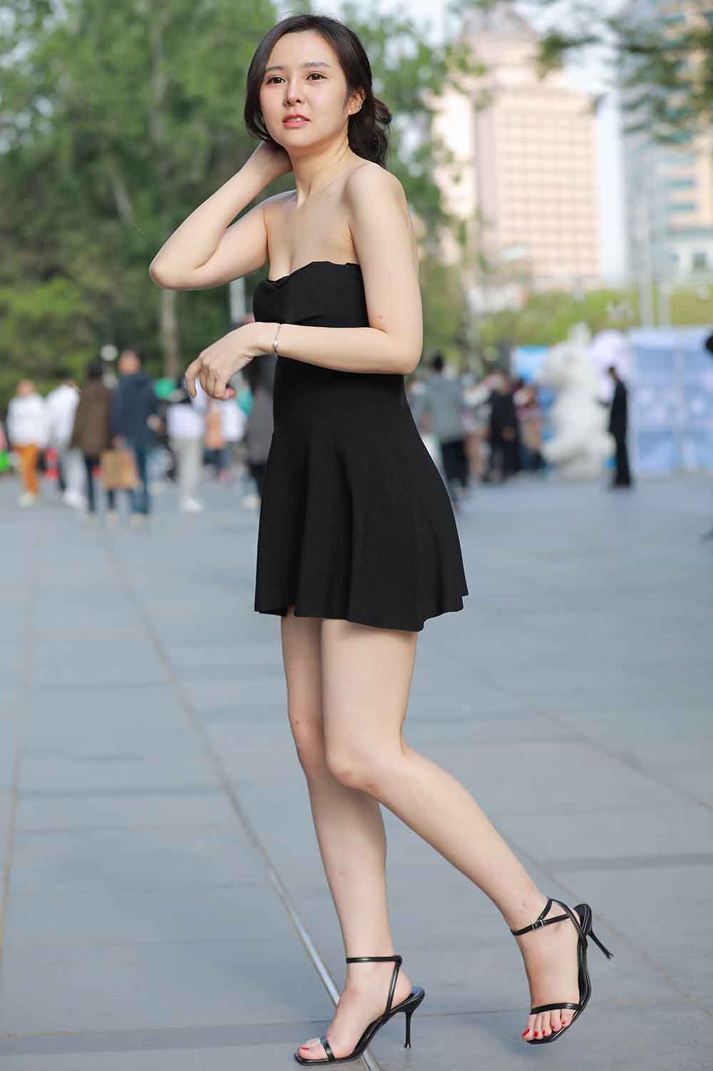 【J5771】黑超短裙高跟美女（附赠视频）-绝色天籁