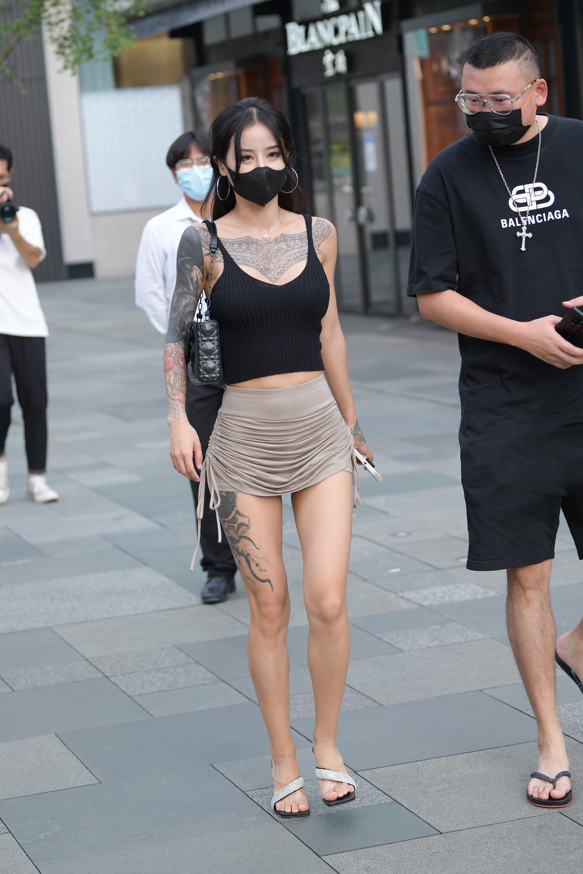  街拍鸭,魔镜街拍,街拍第一站,裙装,少妇,街拍,写真套图,尤蜜丝