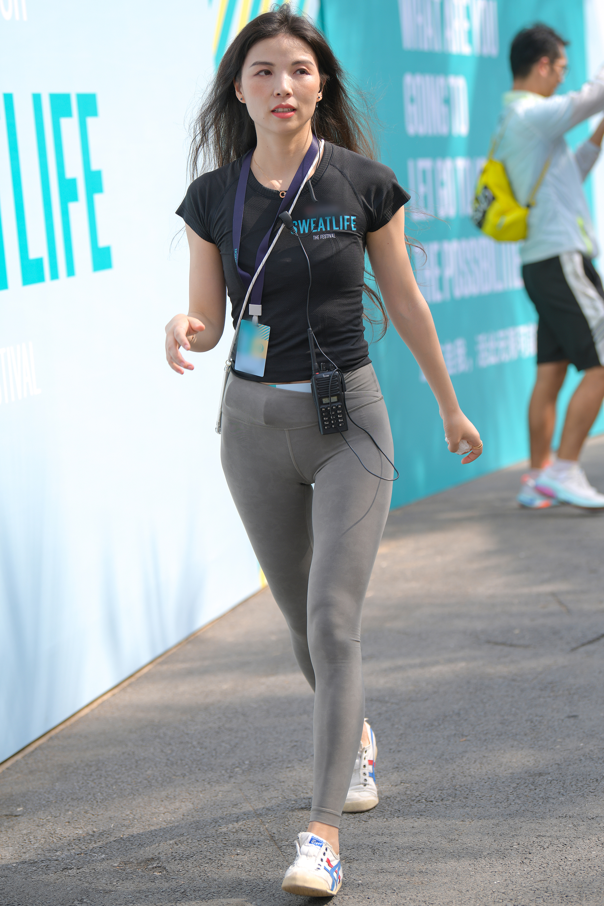  街拍鸭,魔镜街拍,街拍第一站,紧身裤,美女,街拍,写真套图,萌芽儿