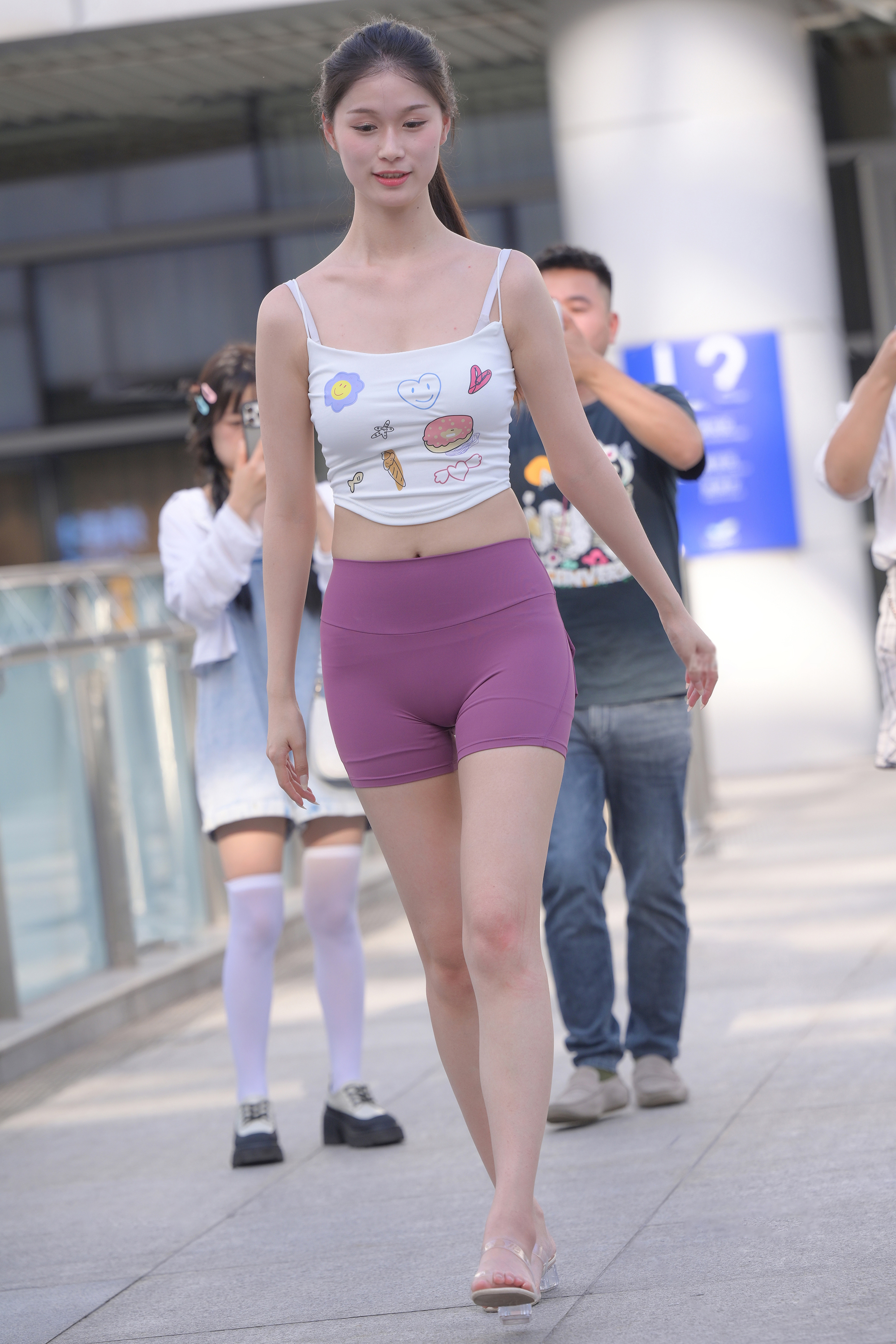  街拍鸭,魔镜街拍,街拍第一站,紧身裤,少妇,街拍,写真套图,DKGirl御女郎