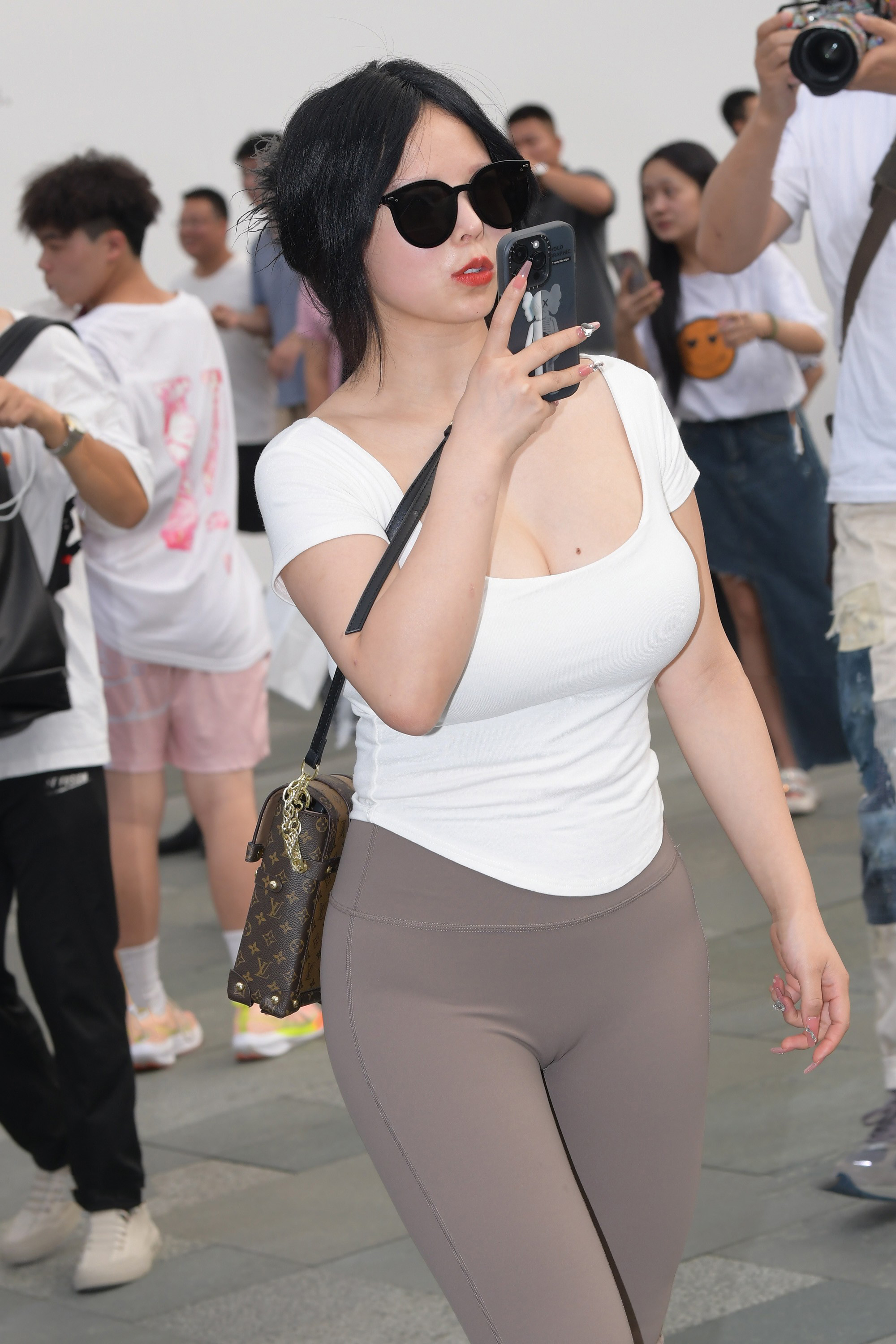  街拍鸭,魔镜街拍,街拍第一站,紧身裤,小姐姐,街拍,写真套图,中山原创