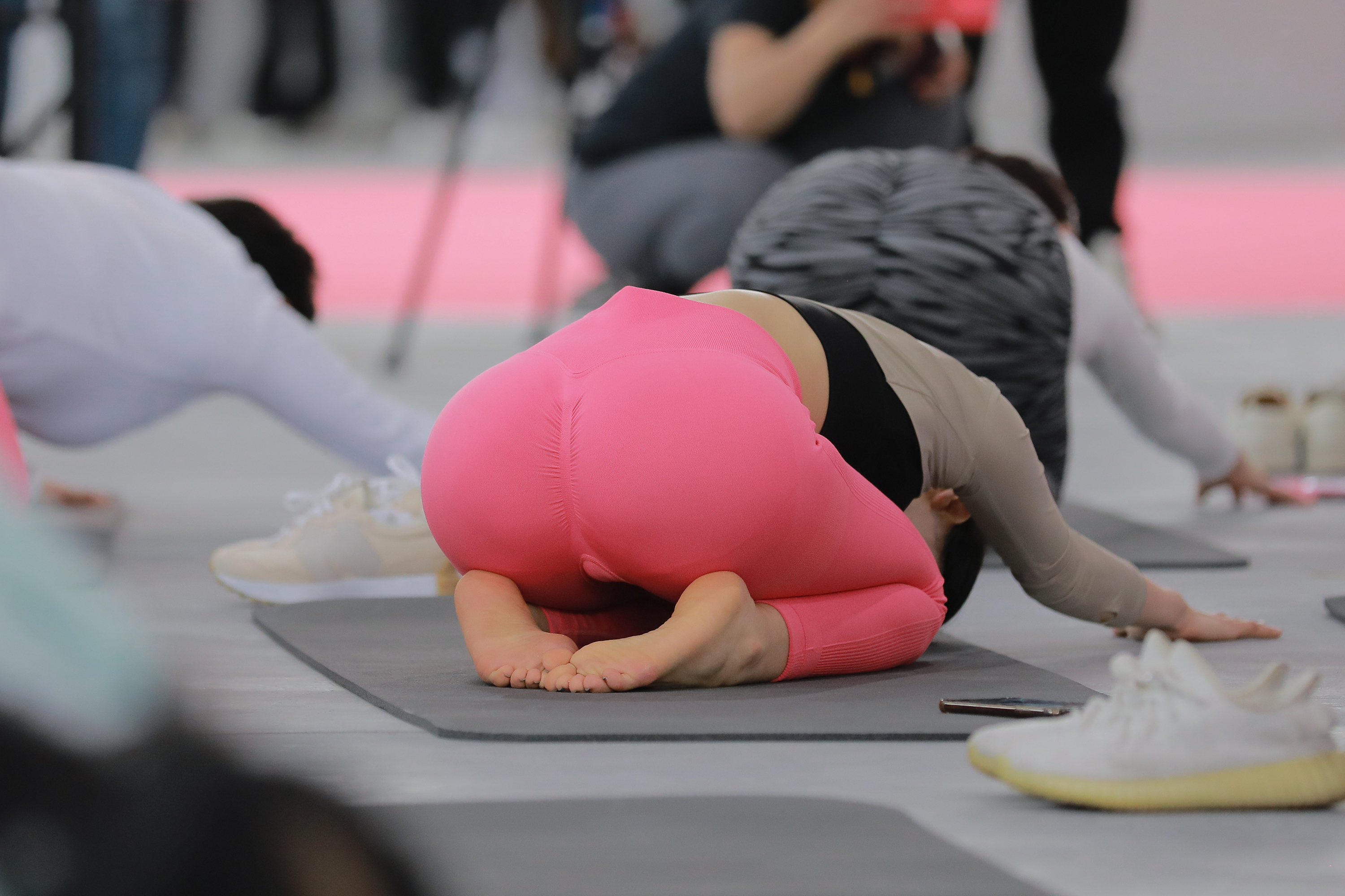  街拍鸭,魔镜街拍,街拍第一站,紧身裤,美女,街拍,写真套图,唐韵