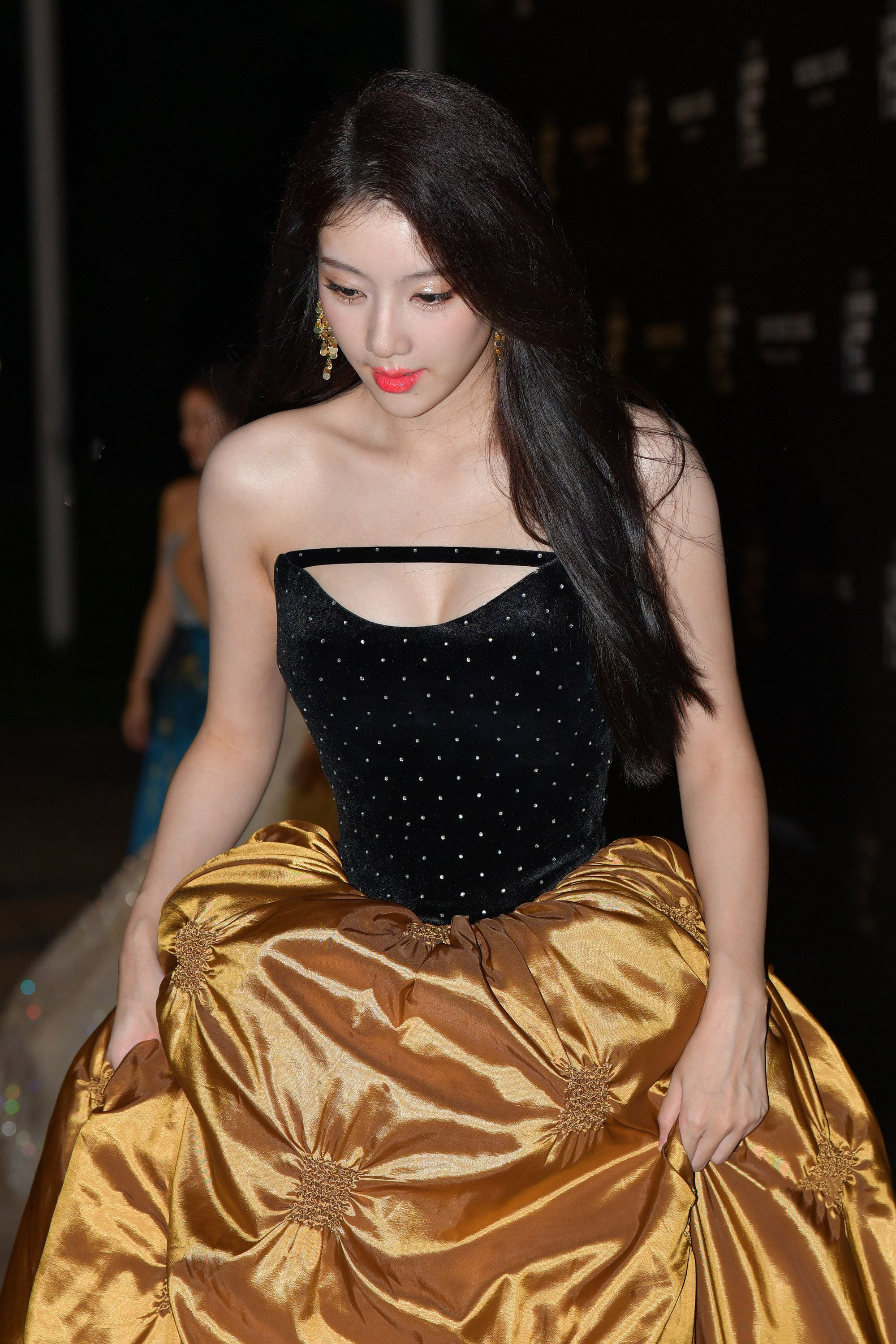 【J5981】她是网红，绝对是，啥名字呢？