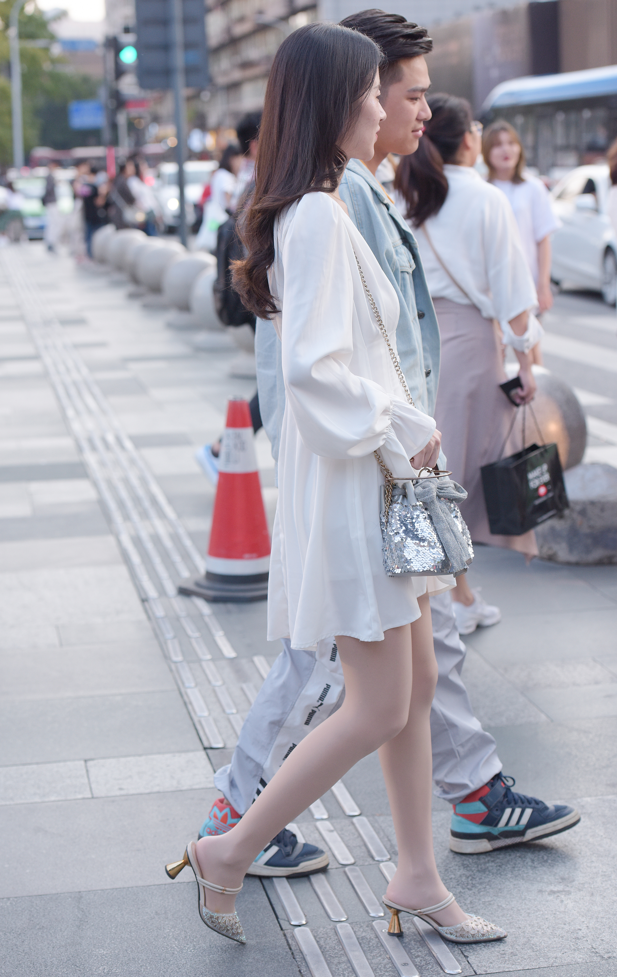  街拍鸭,魔镜街拍,街拍第一站,丝袜,裙装,美女,街拍,写真套图,花铃
